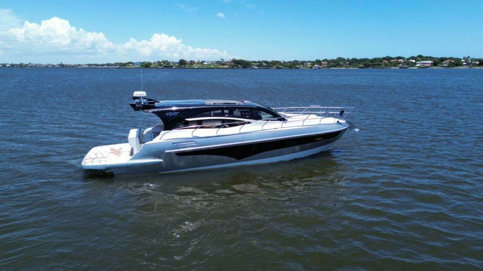 2025 Real 40 HT Luxury - Image 6