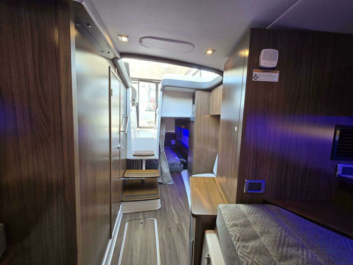 2020 Four Winns V355 Coupe OB - Image 16