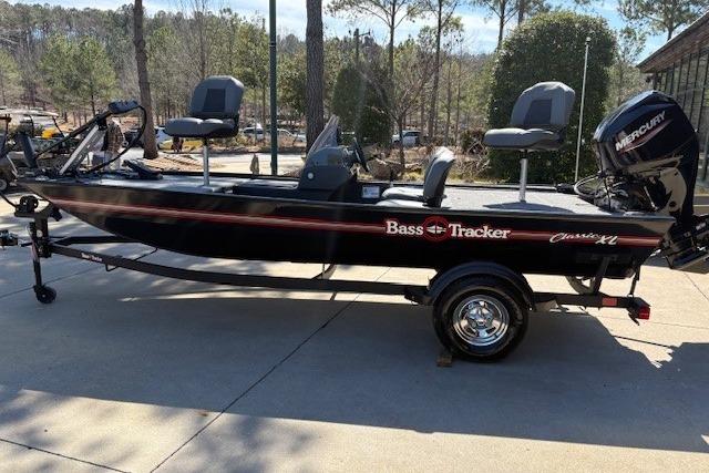 2026 Tracker Bass Tracker Classic XL