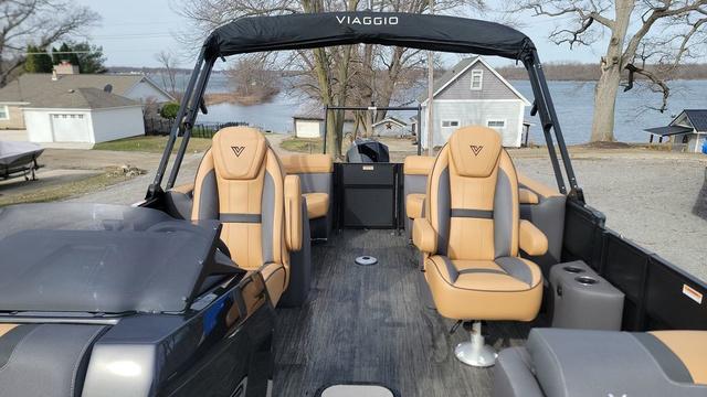 2025 Viaggio LAGO X 22U Tri-Toon (25" Tubes) - 4