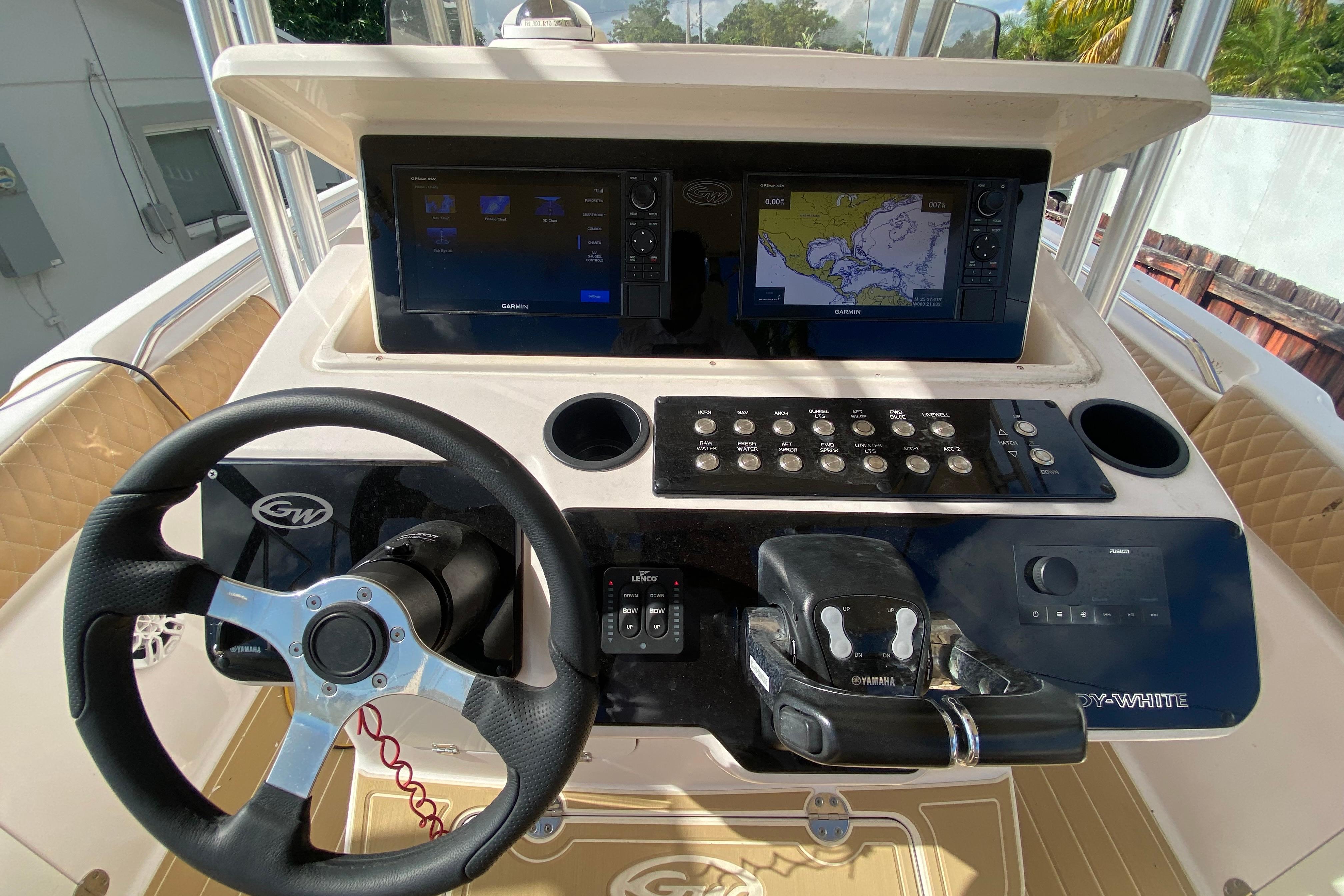 2004 Grady-White Canyon 283 helm with Garmin navigation and Yamaha controls.