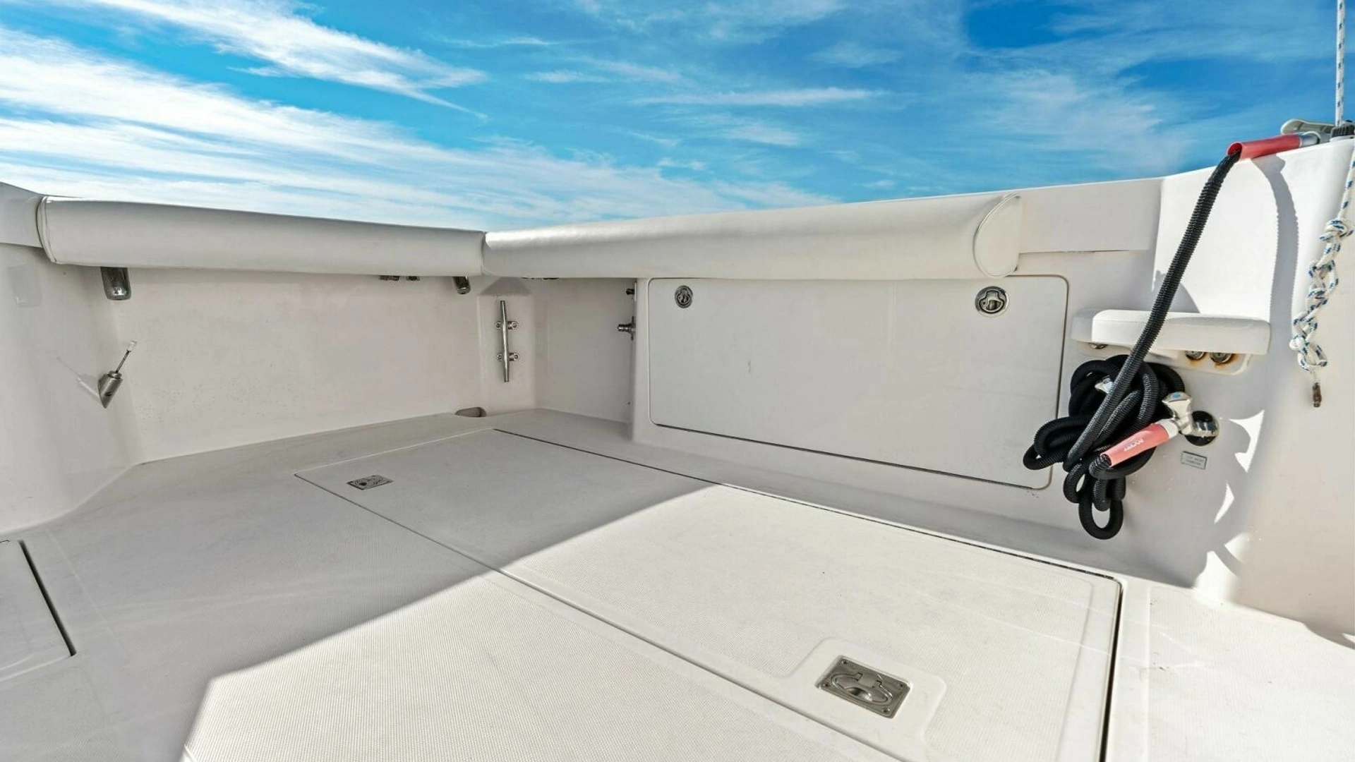 2005 Cabo 40 Express - Image 20