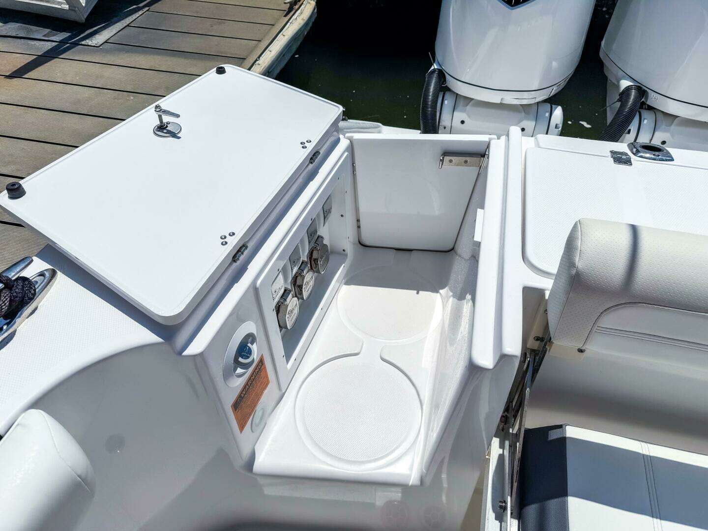2025 Edgewater 370CC - Image 29
