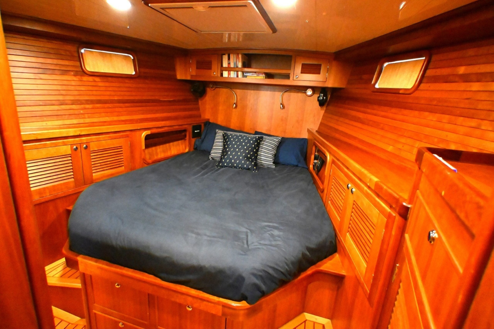2006 Waterline 50 - Image 61