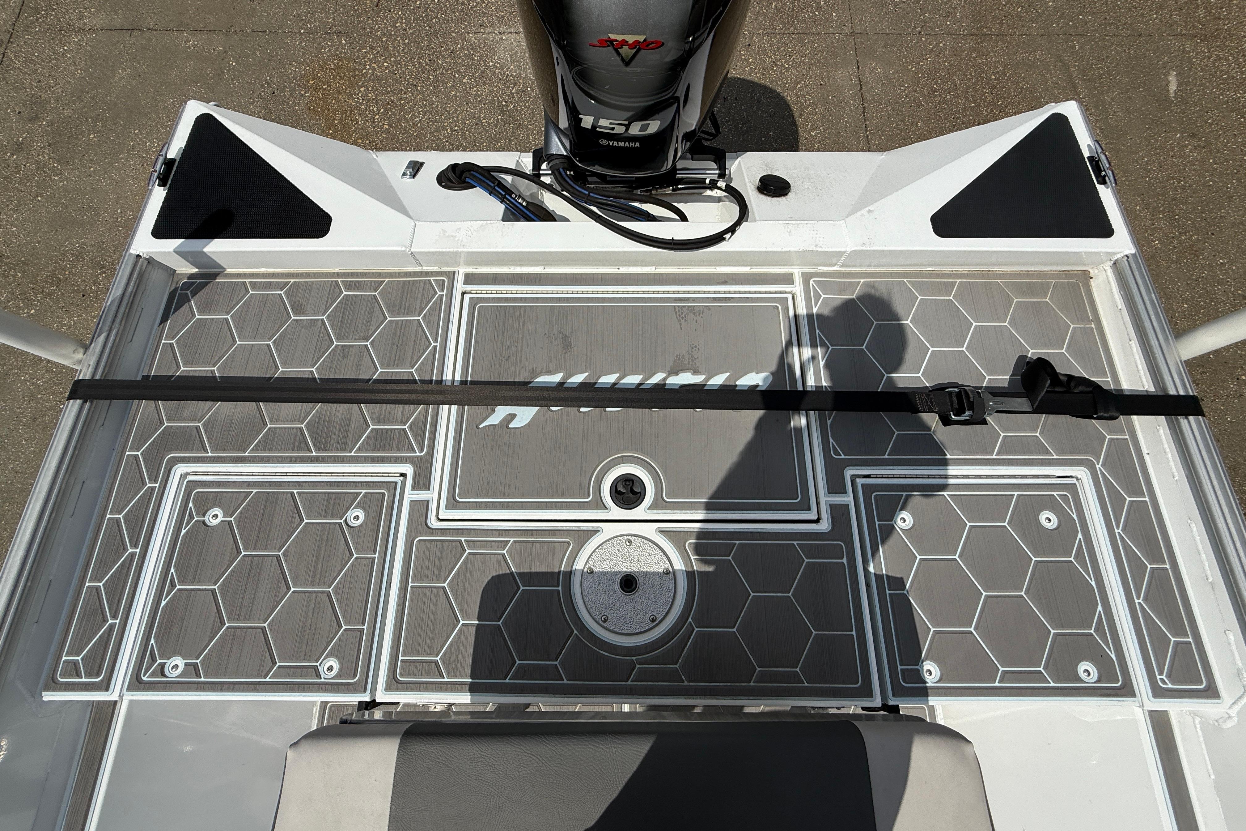 2024 Alweld 2070cc boat deck with Yamaha 150 engine, featuring hexagonal pattern flooring.