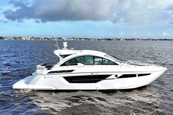 2020 Cruisers Yachts 50 Cantius