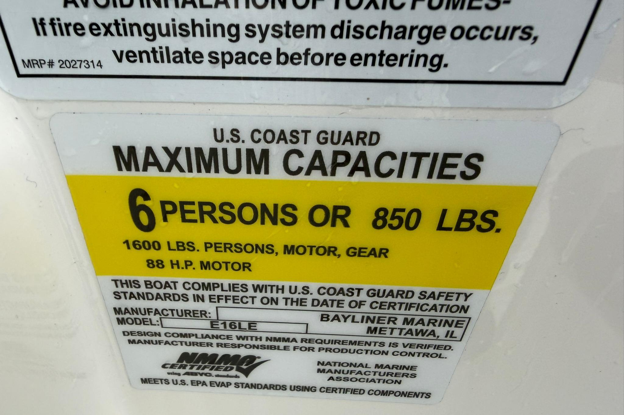 Bayliner Element E16 2026 capacity label: 6 persons or 850 lbs, 88 HP motor.