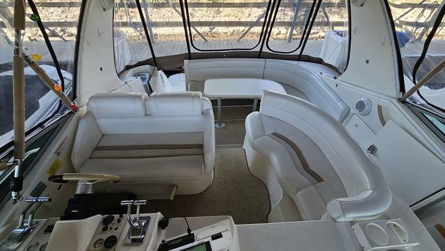 1996 Cruisers Yachts 3570 Esprit - 6
