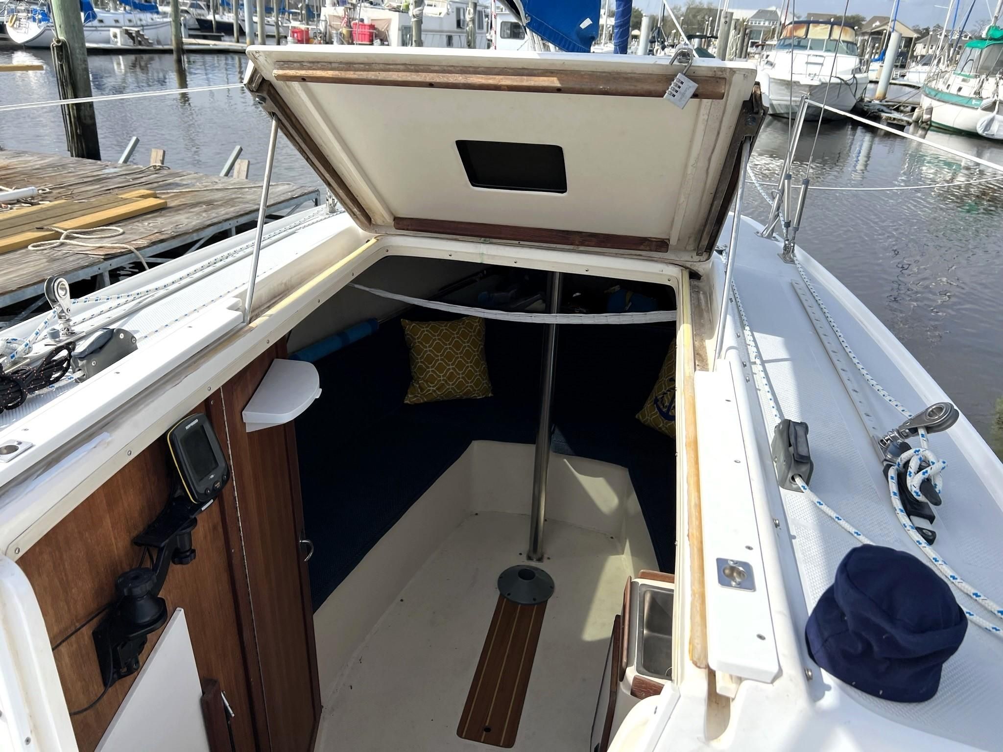 2005 Catalina C250 - 15