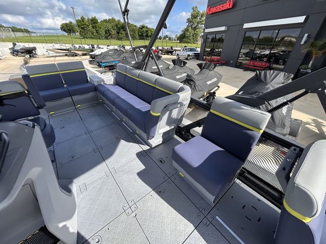 2026 Sea-Doo Switch Cruise Limited™ 21 - 300 hp - Double Bimini - 12
