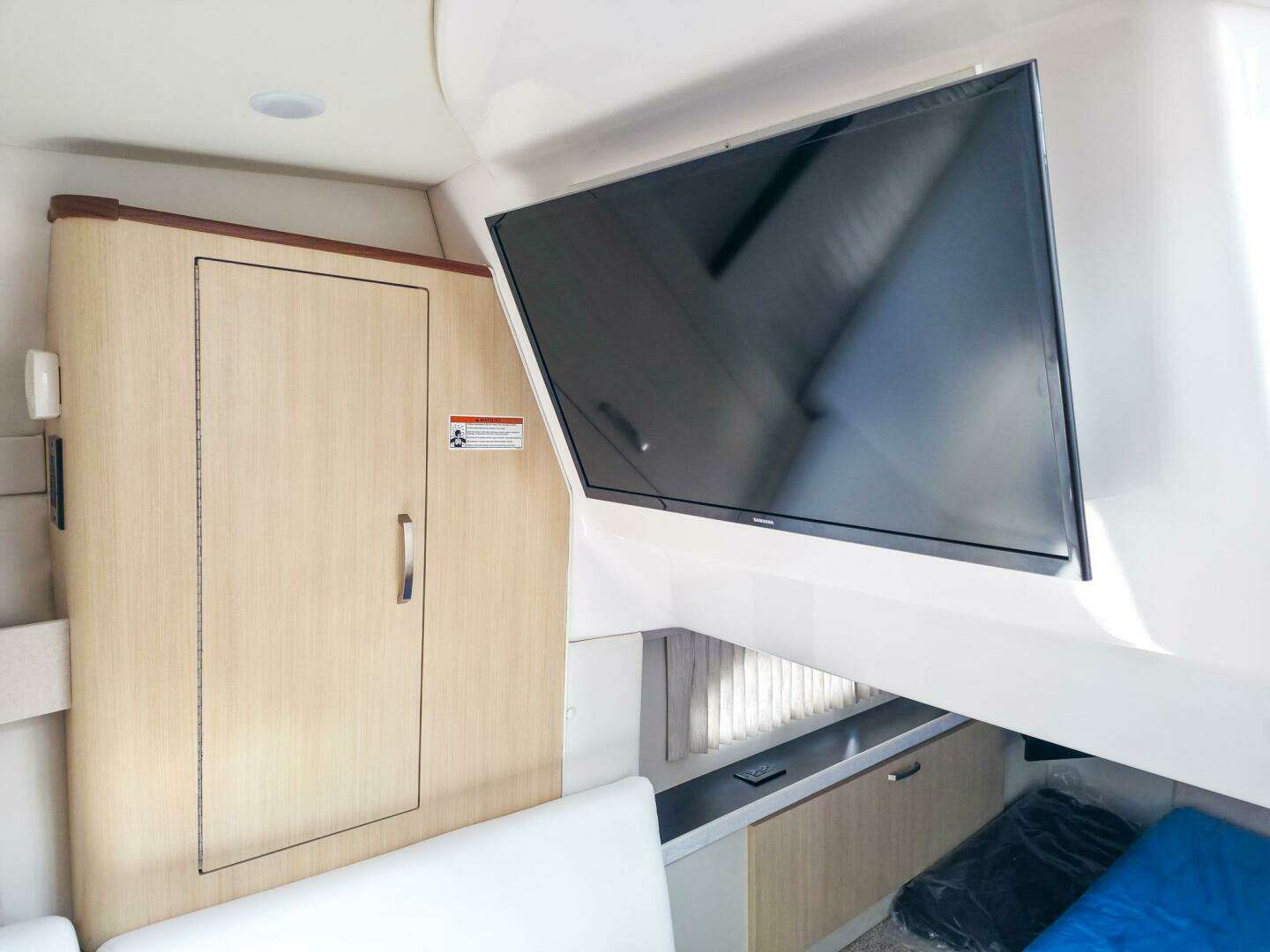 2026 Regal 33 XO - Image 38