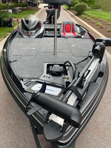 2025 Ranger Z518 fishing boat with advanced trolling motor and spacious deck.