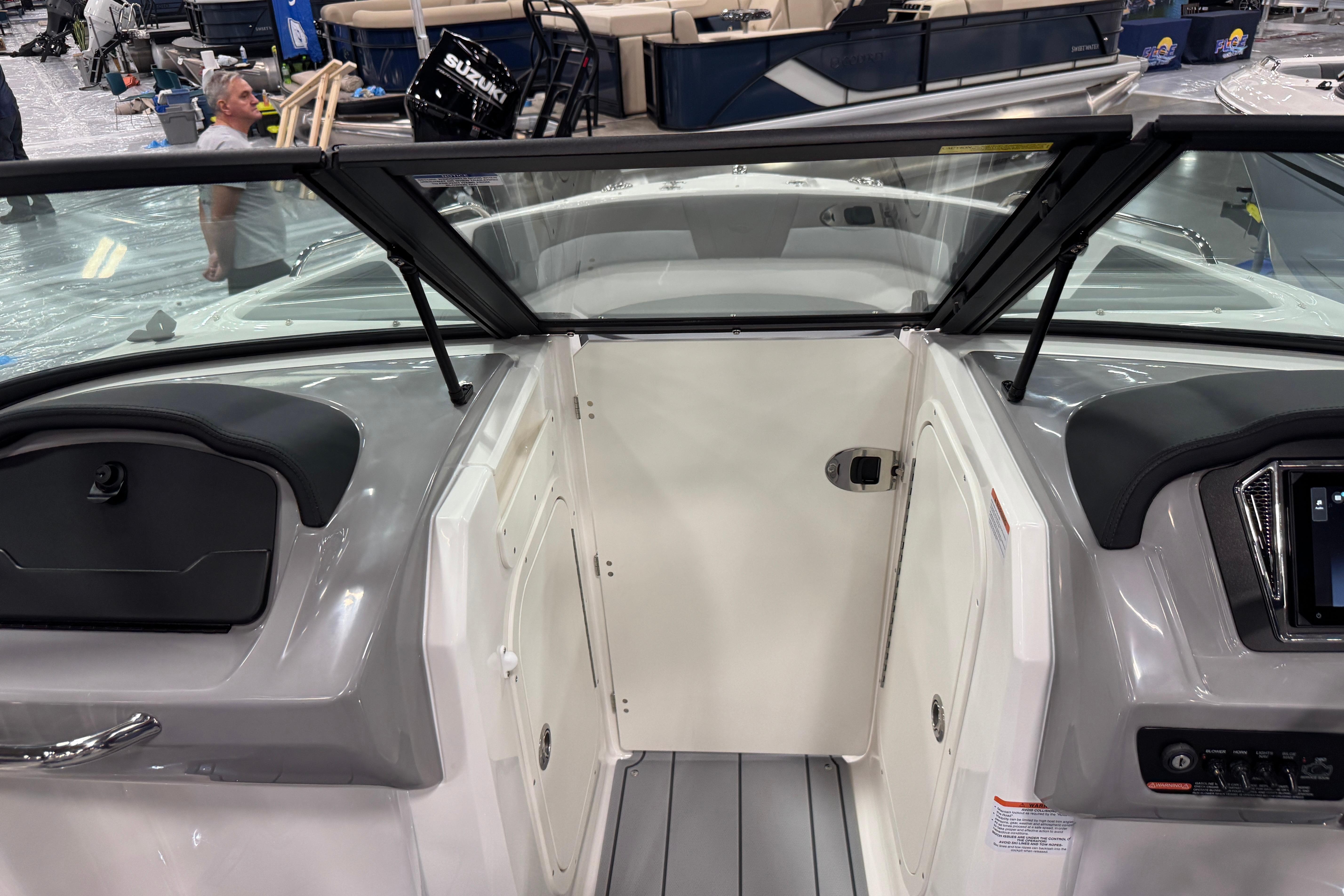 2026 Chaparral 23 SSi boat interior with sleek dashboard and modern design.