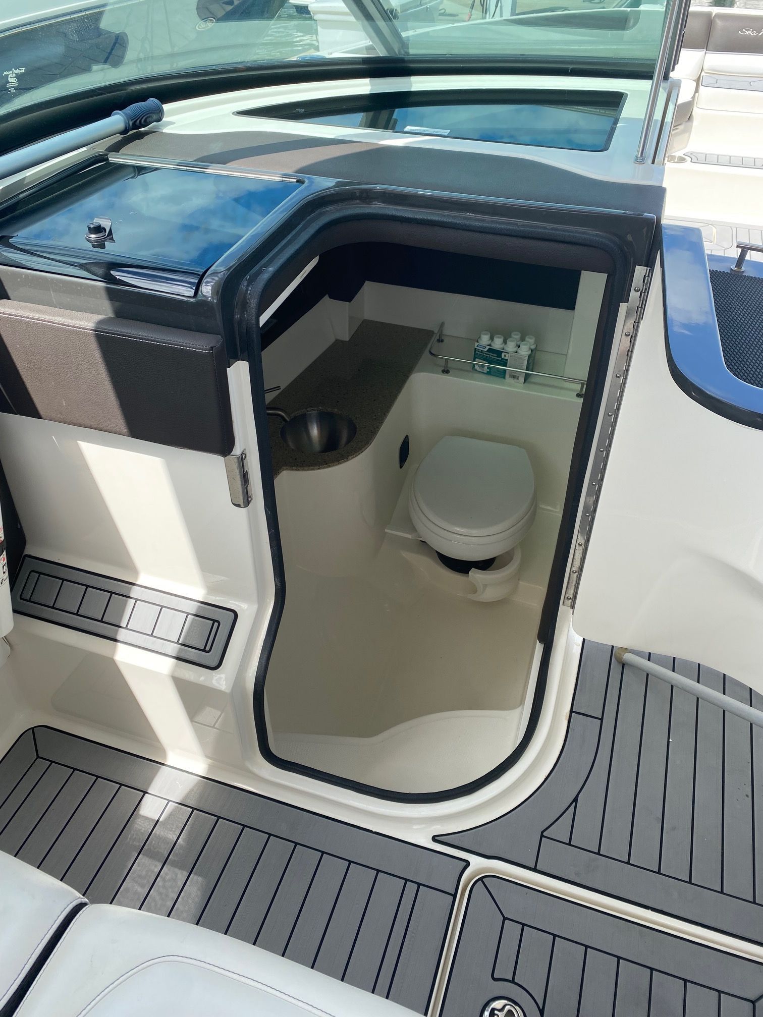 2016 Sea Ray SLX 350 - 20