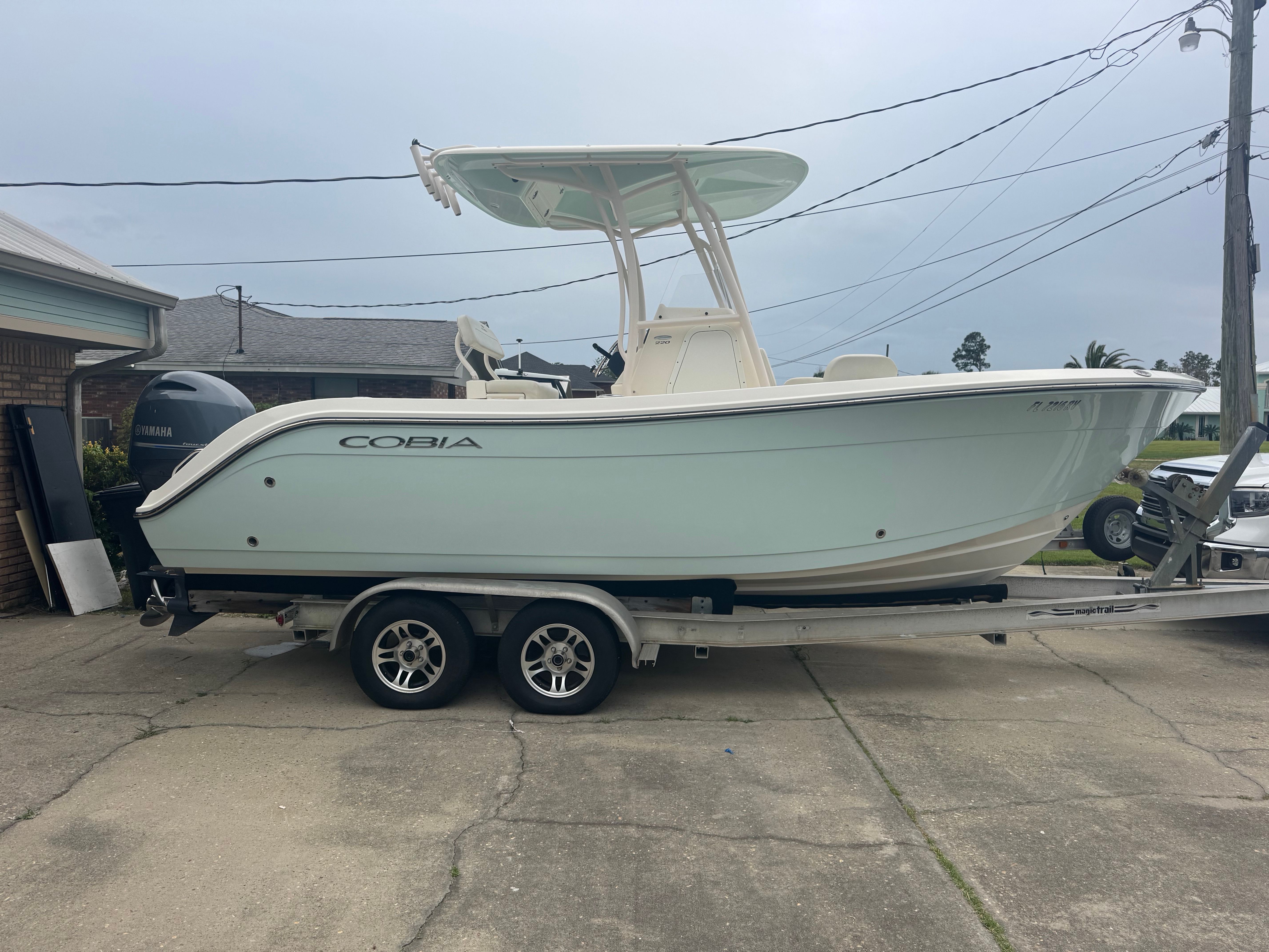 2018 Cobia 220 Center Console