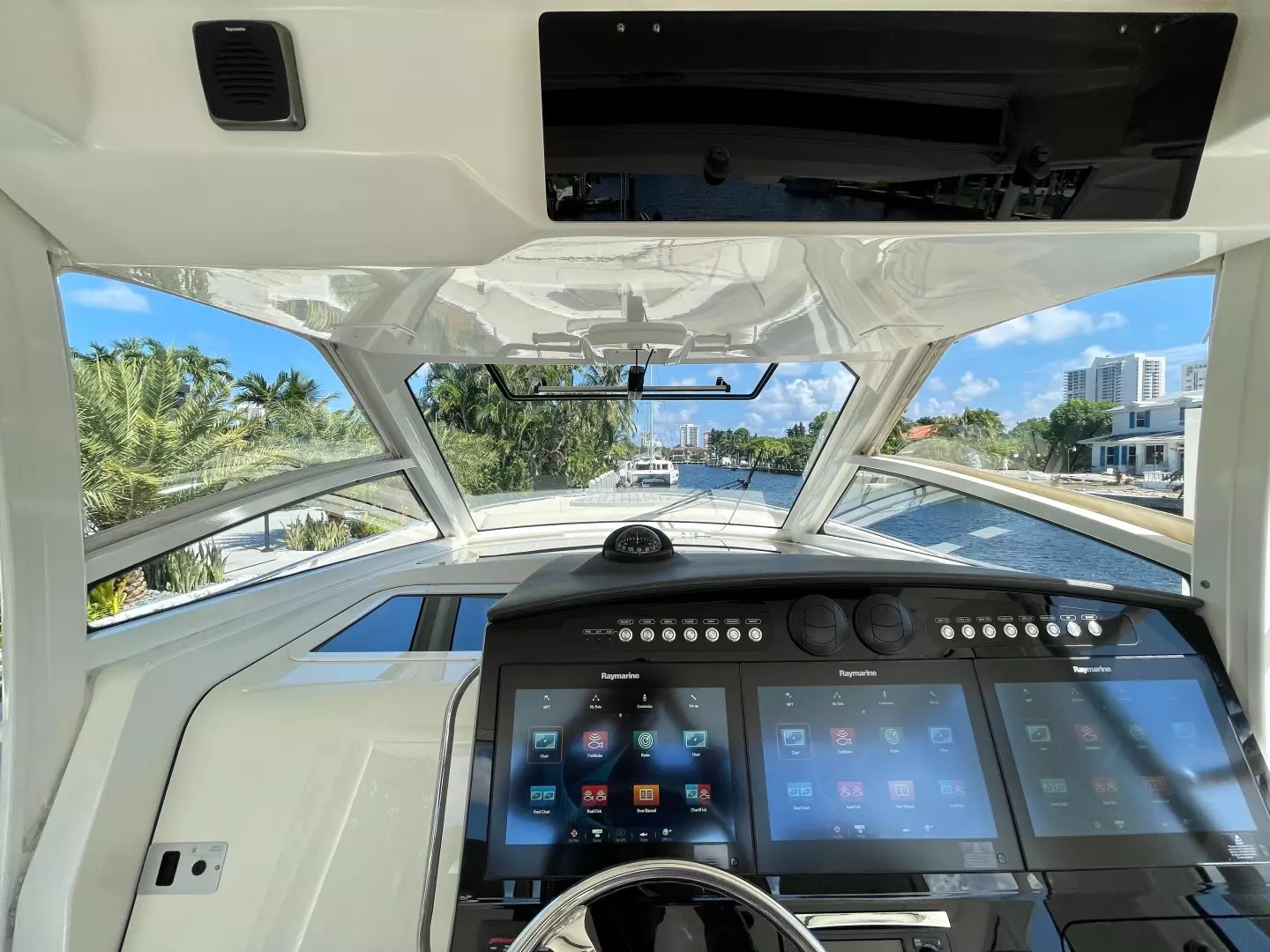 2016 Boston Whaler 420 Outrage - Image 8