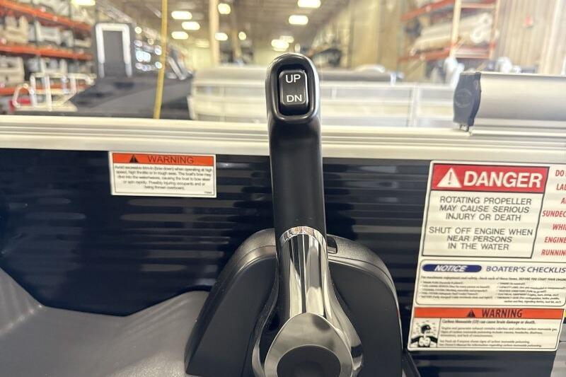 Throttle control lever on a 2026 Bennington 22 SSRSF boat with safety warnings.