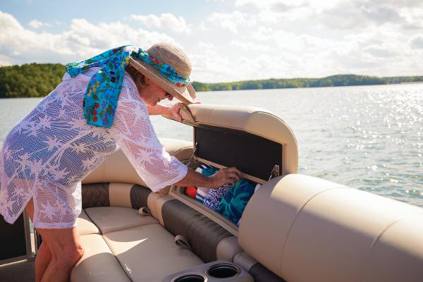 2025 Sun Tracker Party Barge 24 DLX - 57