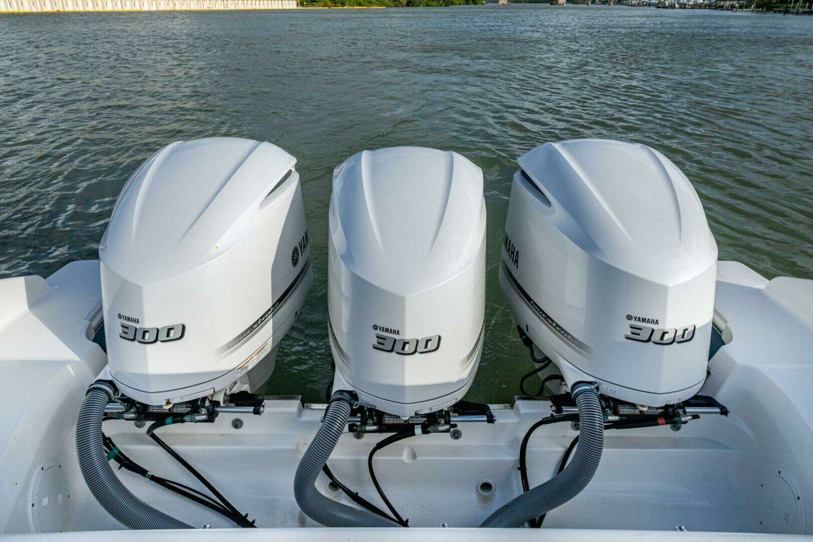 2019 Pursuit 365DC - Image 23