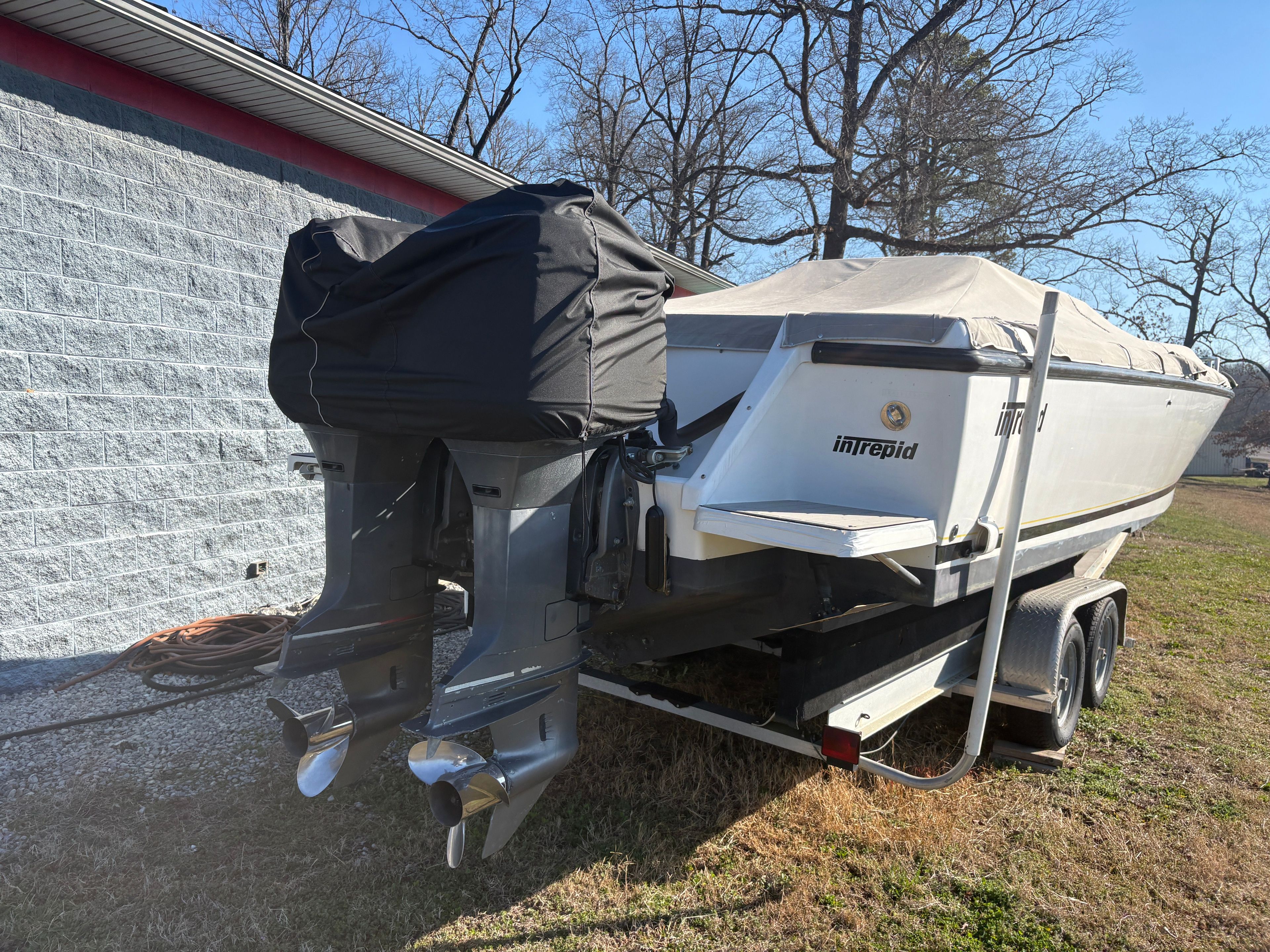 2002 Intrepid 322 Cuddy Center Console - 7