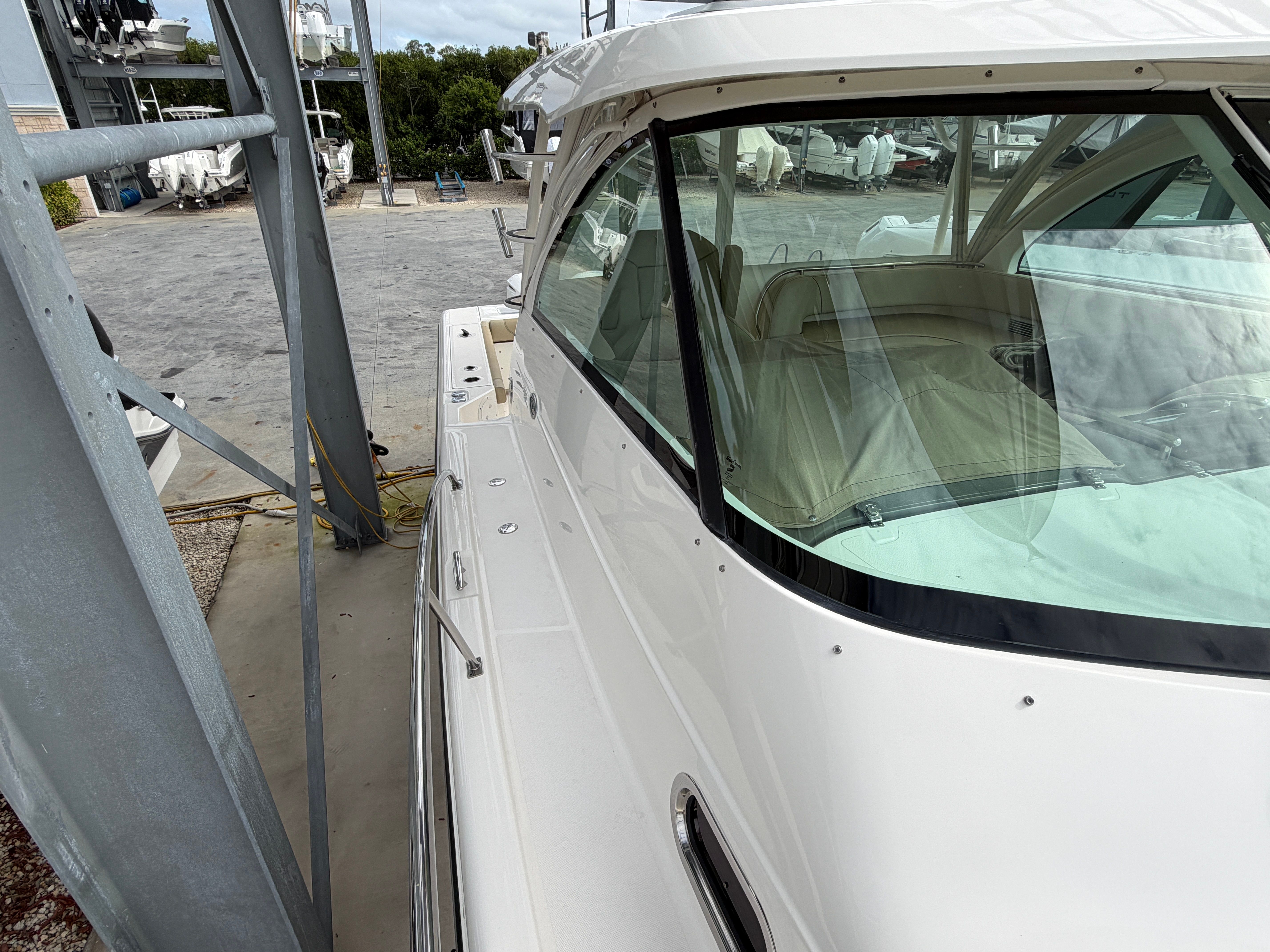 2017 Pursuit OS 385 Offshore - 21