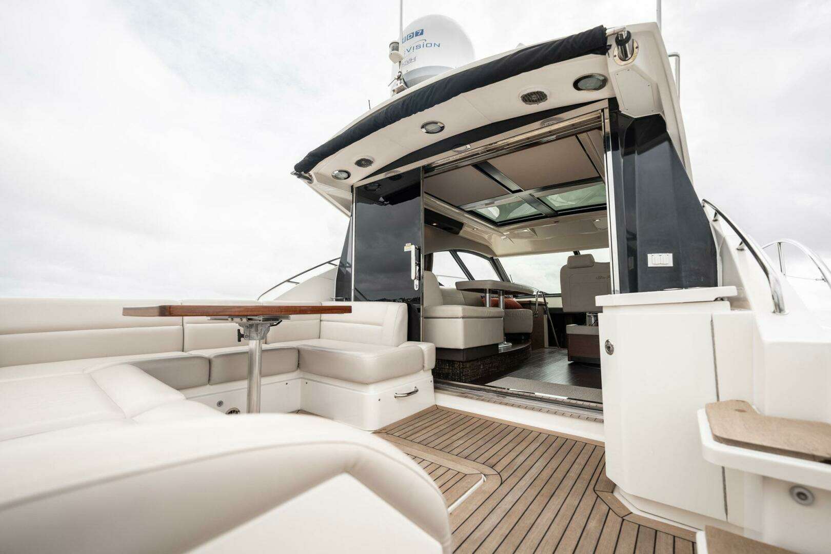 2015 Sea Ray 510 Sundancer - Image 113