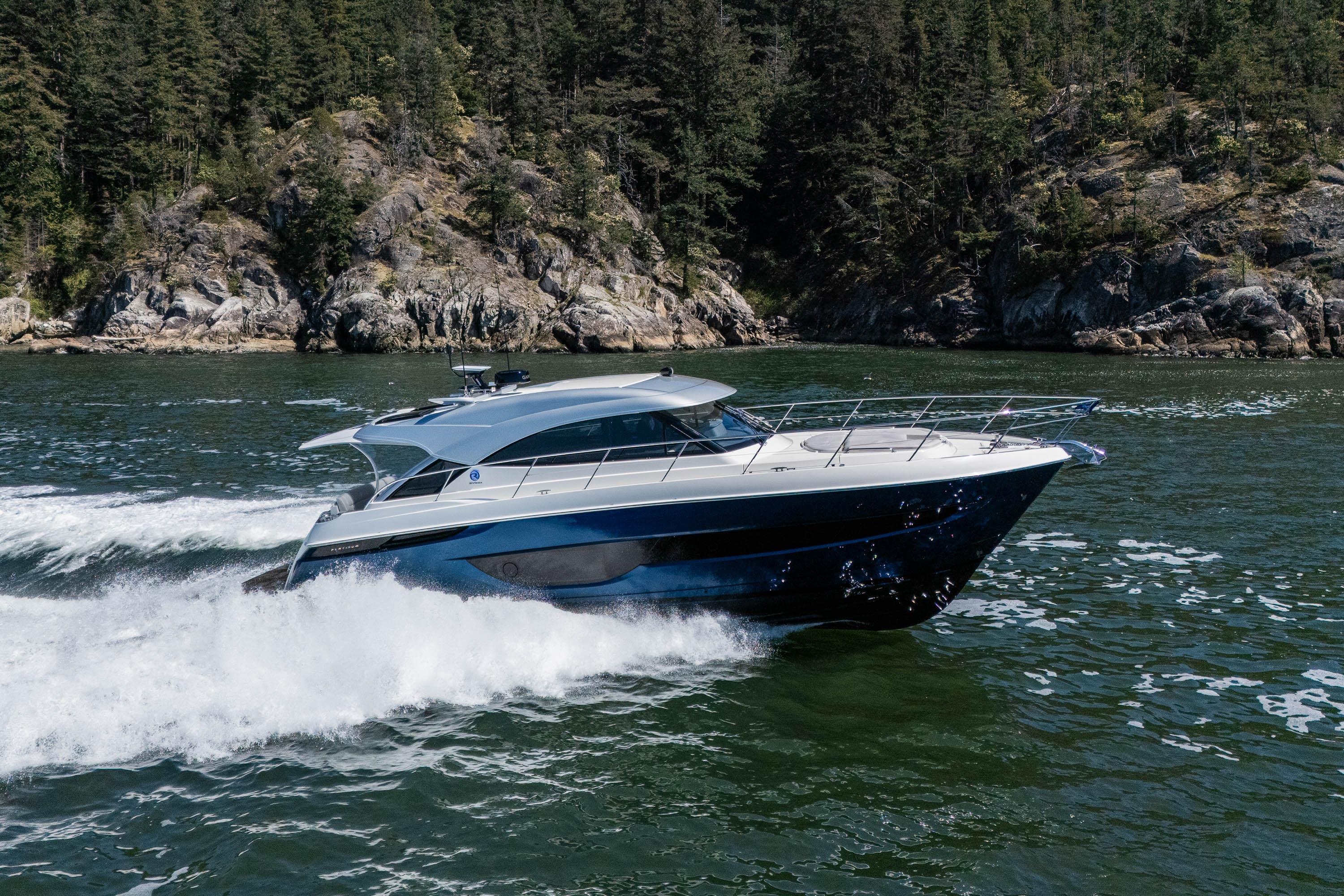 2026 Riviera 4600 Sport Yacht Platinum Edition