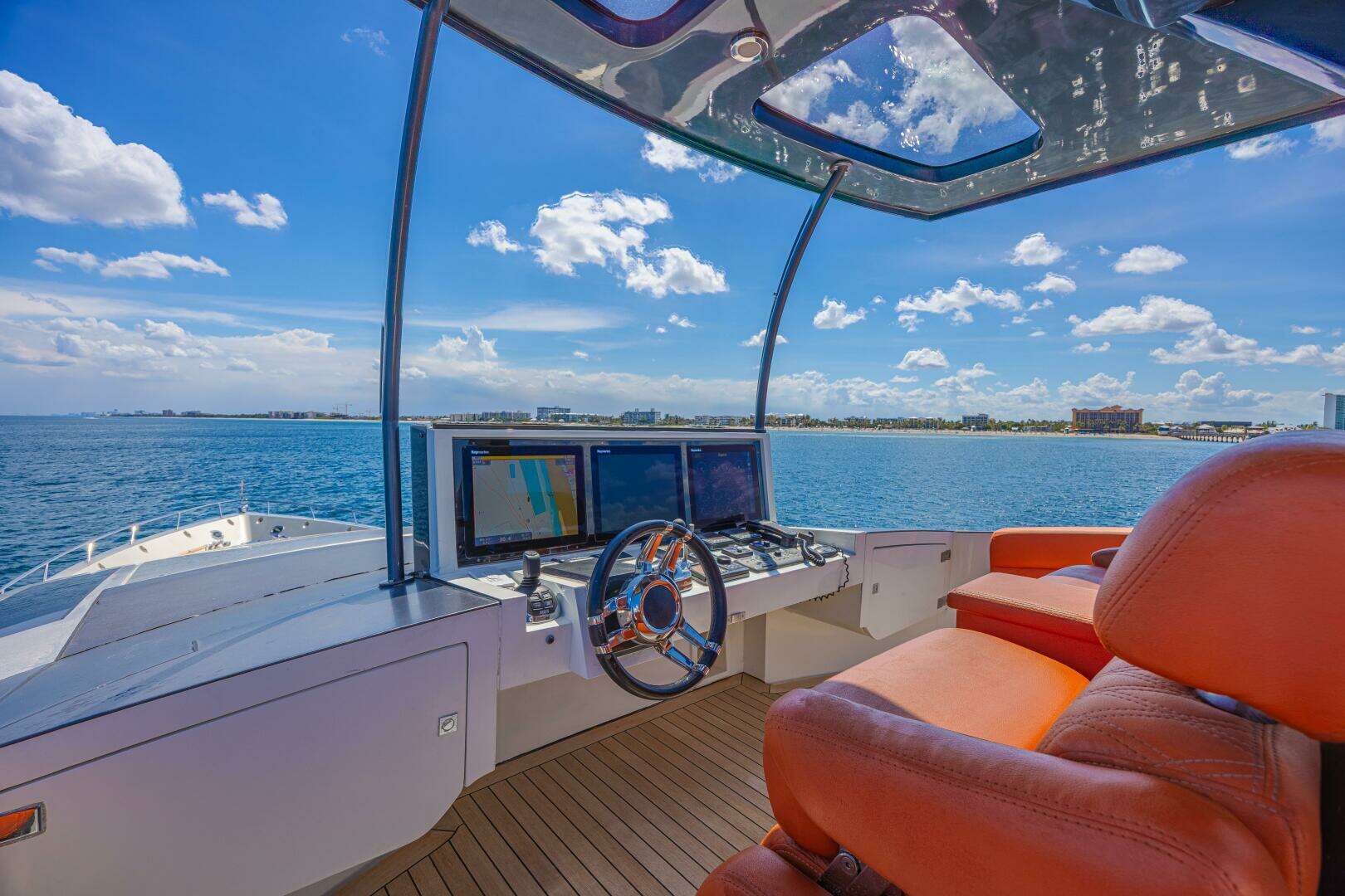 2010 Lazzara Yachts LSX 92 - Image 21