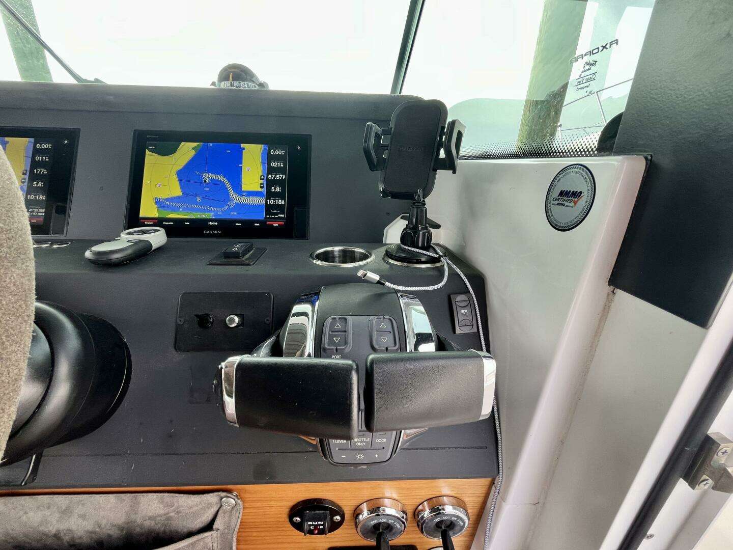 2018 Axopar 37 Sport Cabin R - Image 15