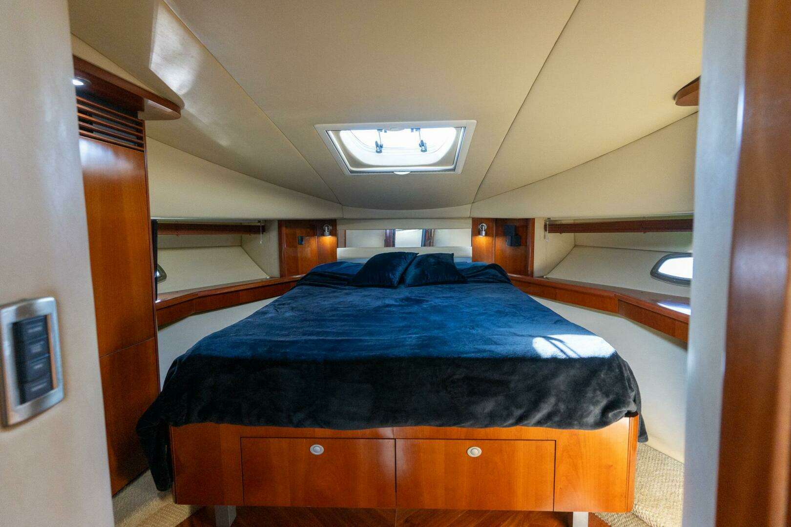 2005 Sea Ray 48 Sundancer - Image 34