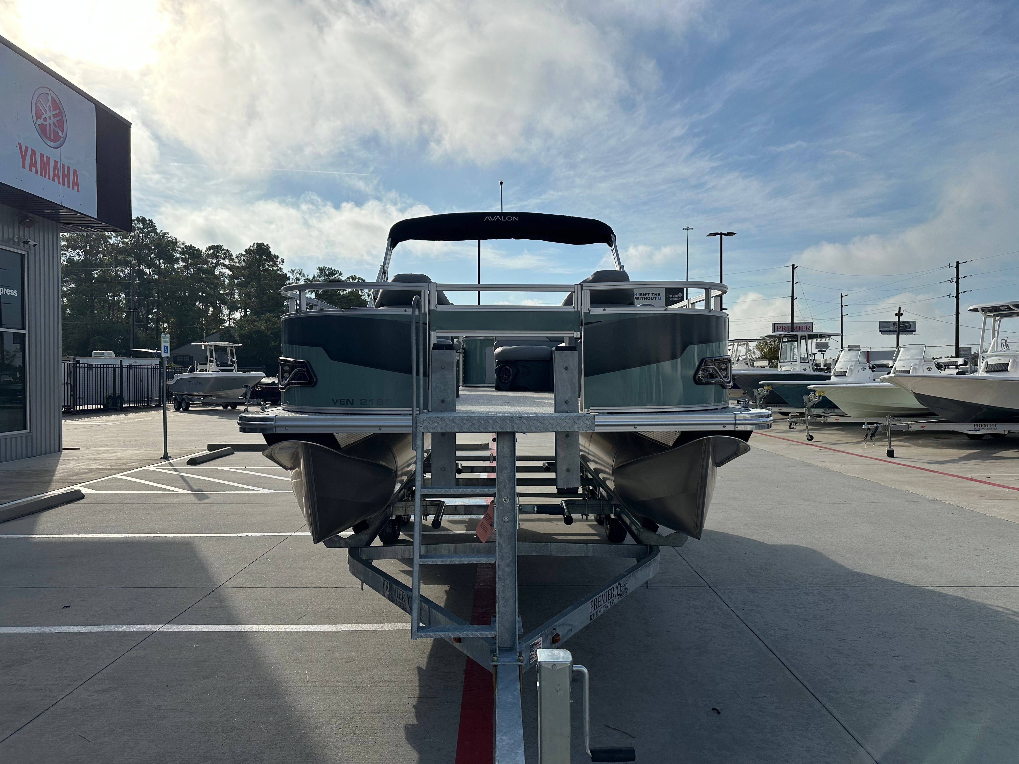 2026 Avalon Venture 85 Rear Fish - 21' - 5