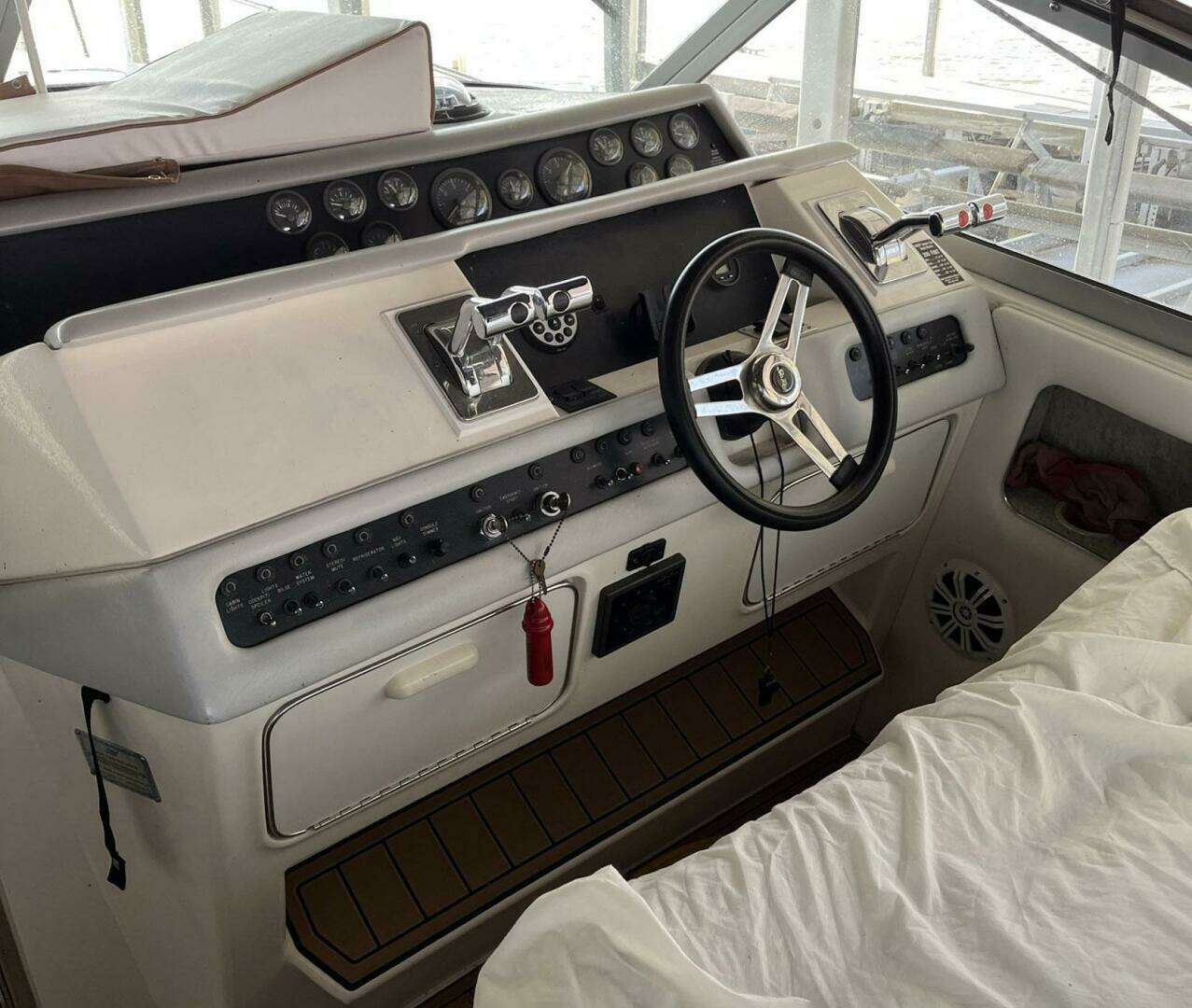 1994 Sea Ray 330 Express Cruiser - Image 7
