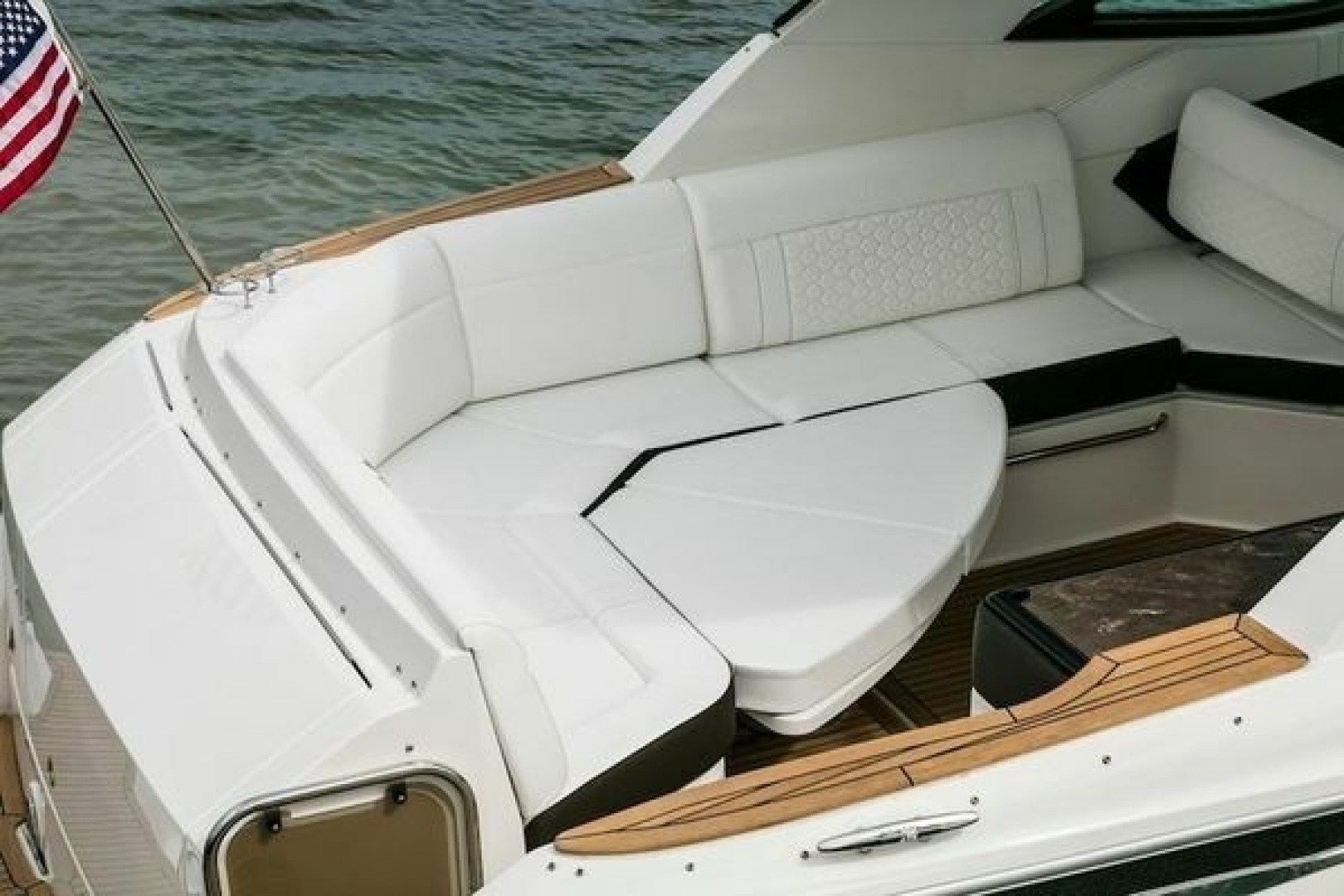 2021 Sea Ray Sundancer 320 Outboard - Image 5