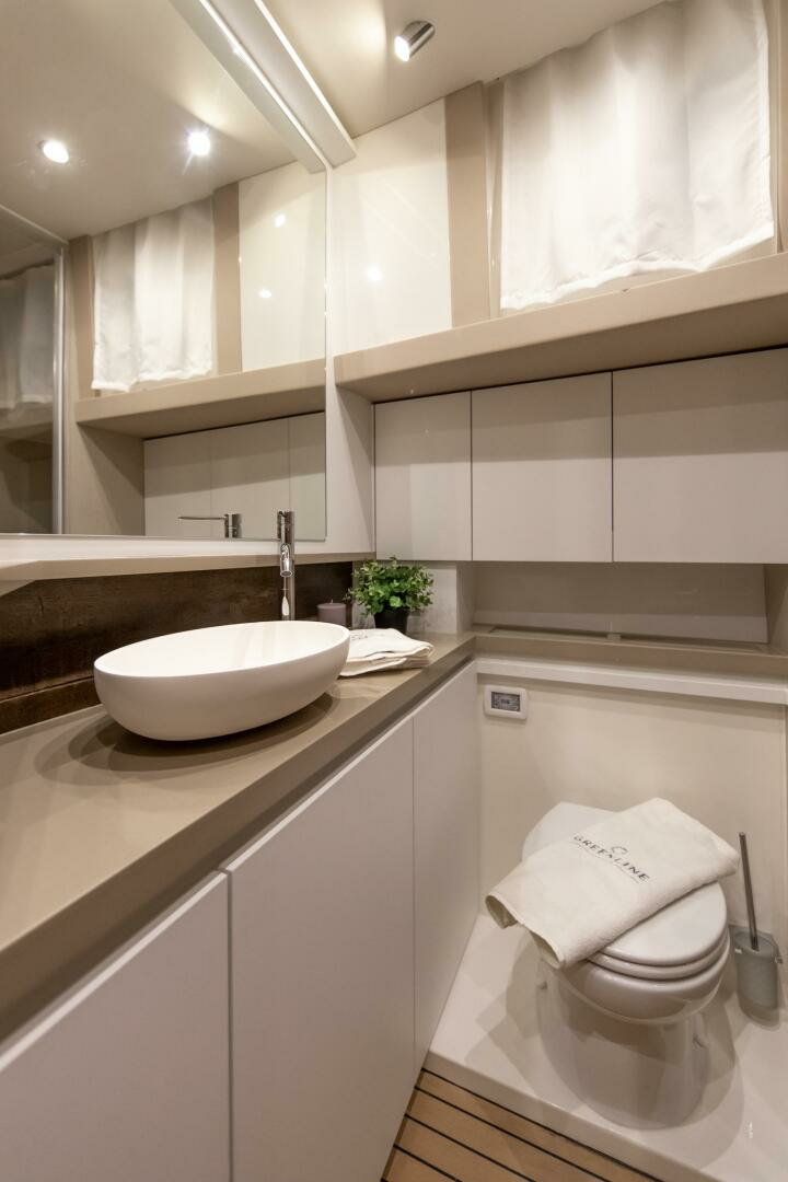 2024 Greenline 45 Fly Hybrid - Image 42
