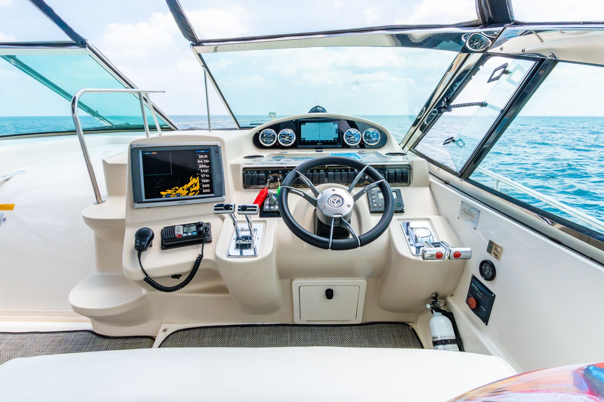 2000 Cruisers Yachts 3870 - 21