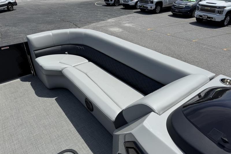 2026 Manitou Encore 25 SL SHP pontoon boat with spacious gray seating.