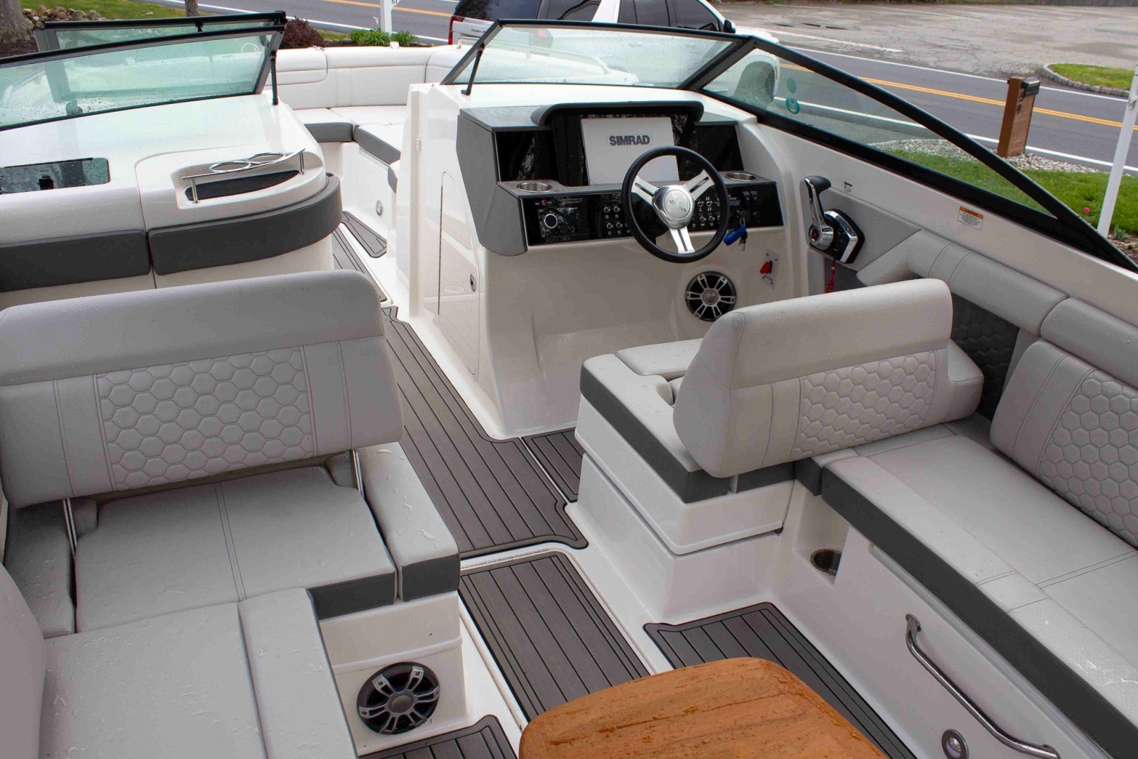 2024 Sea Ray SDX 290 - Image 8