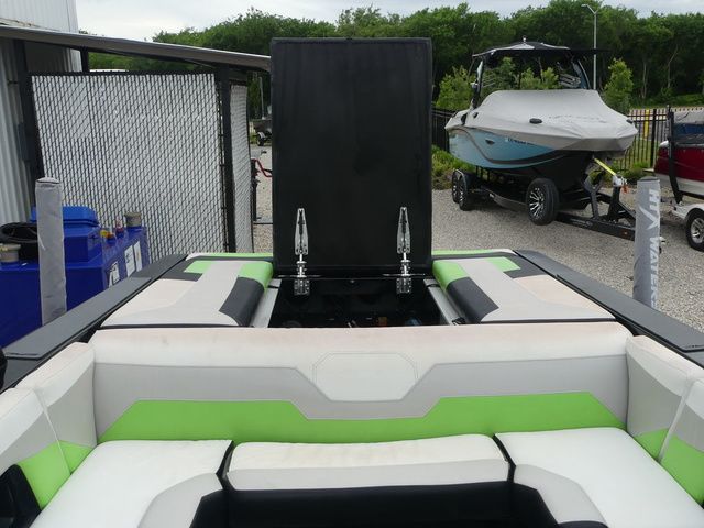 2016 Epic 23V - 35