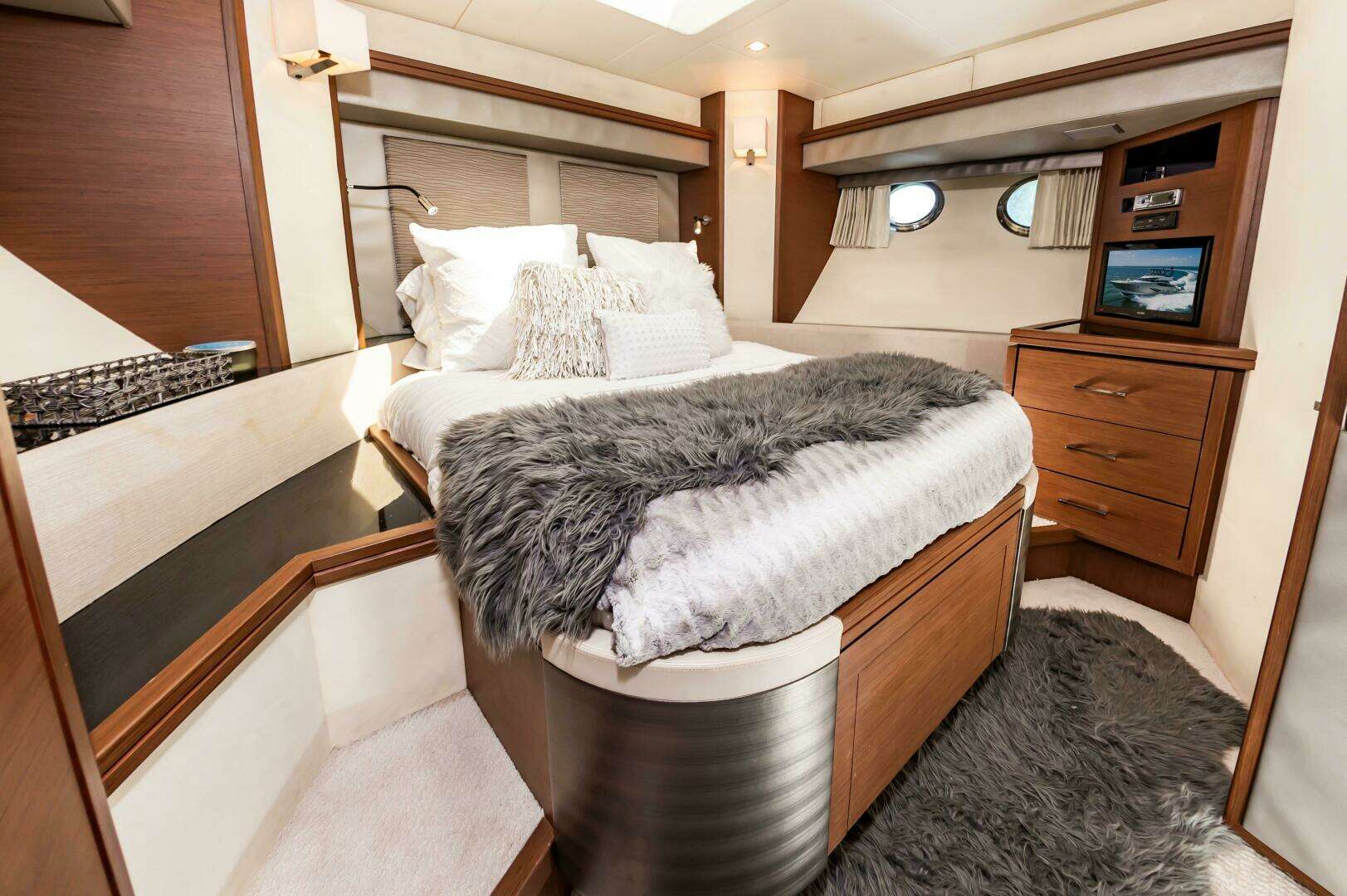 2013 Marquis 63 Sport Yacht - Image 56