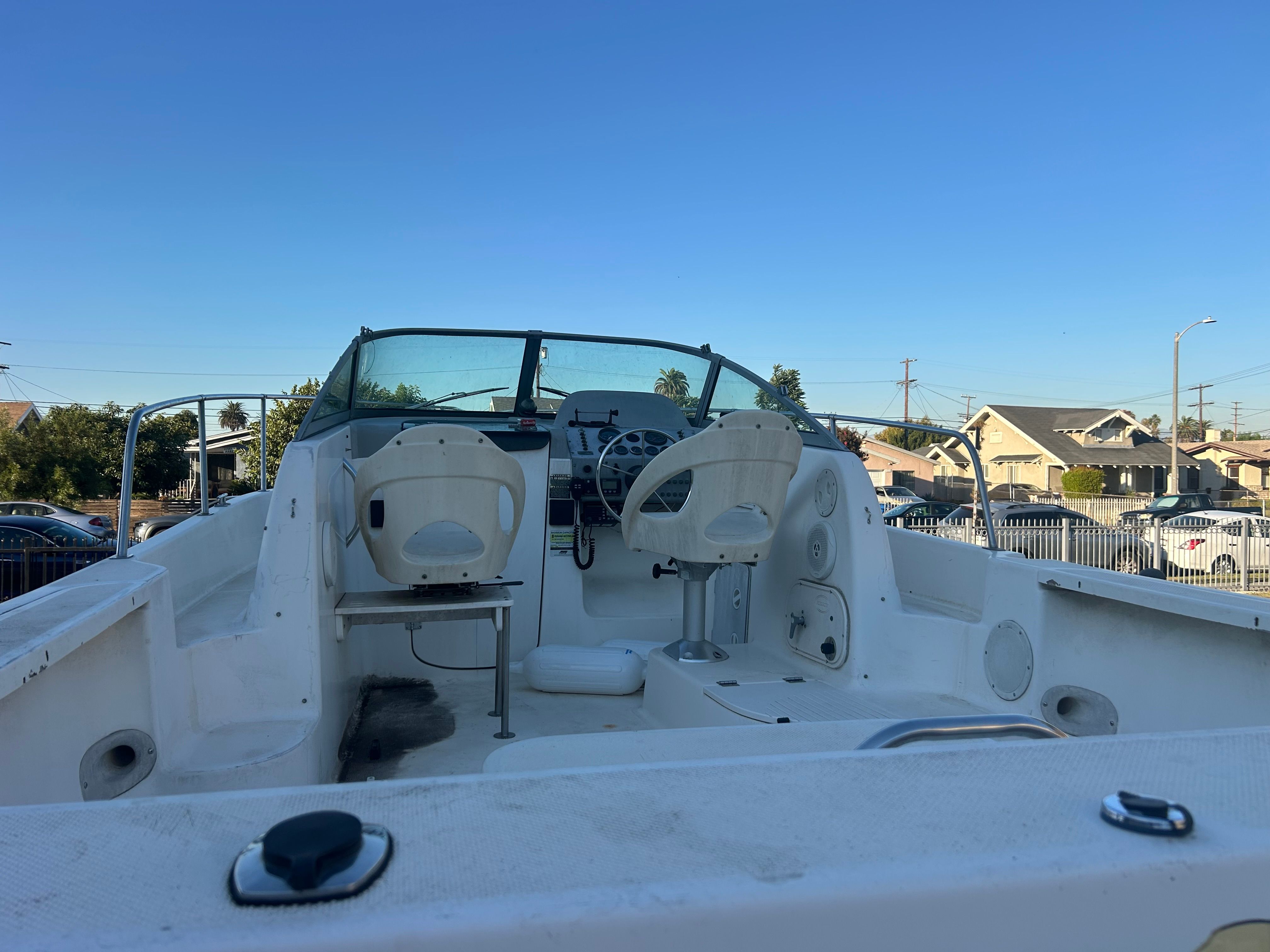 2006 Bayliner 2052 Trophy Walkaround - 3