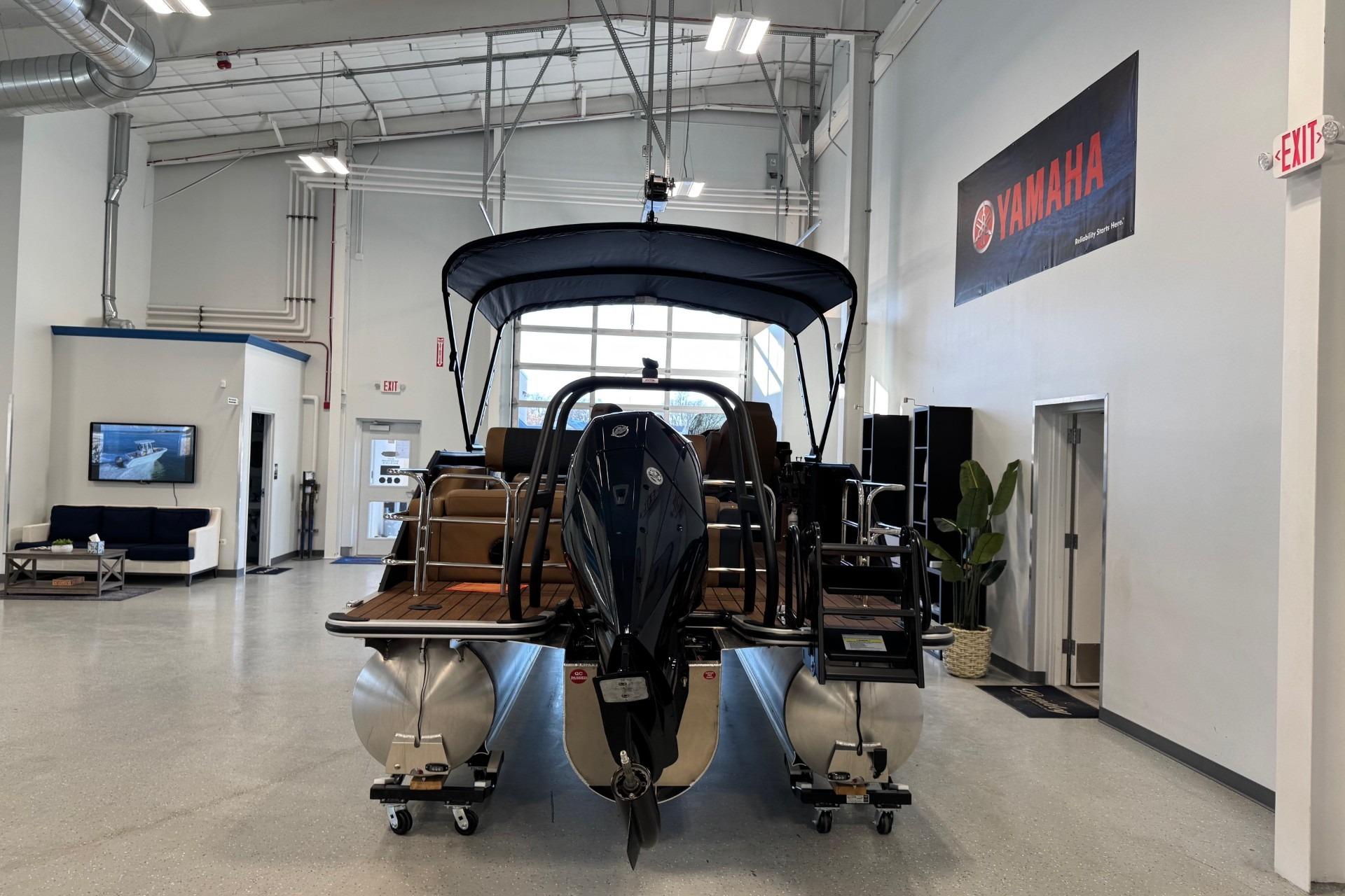 2026 Bentley Pontoons Elite 223 Swingback displayed in a showroom with Yamaha signage.