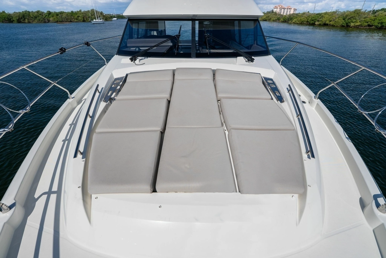 2020 Prestige 460 Flybridge - Image 3