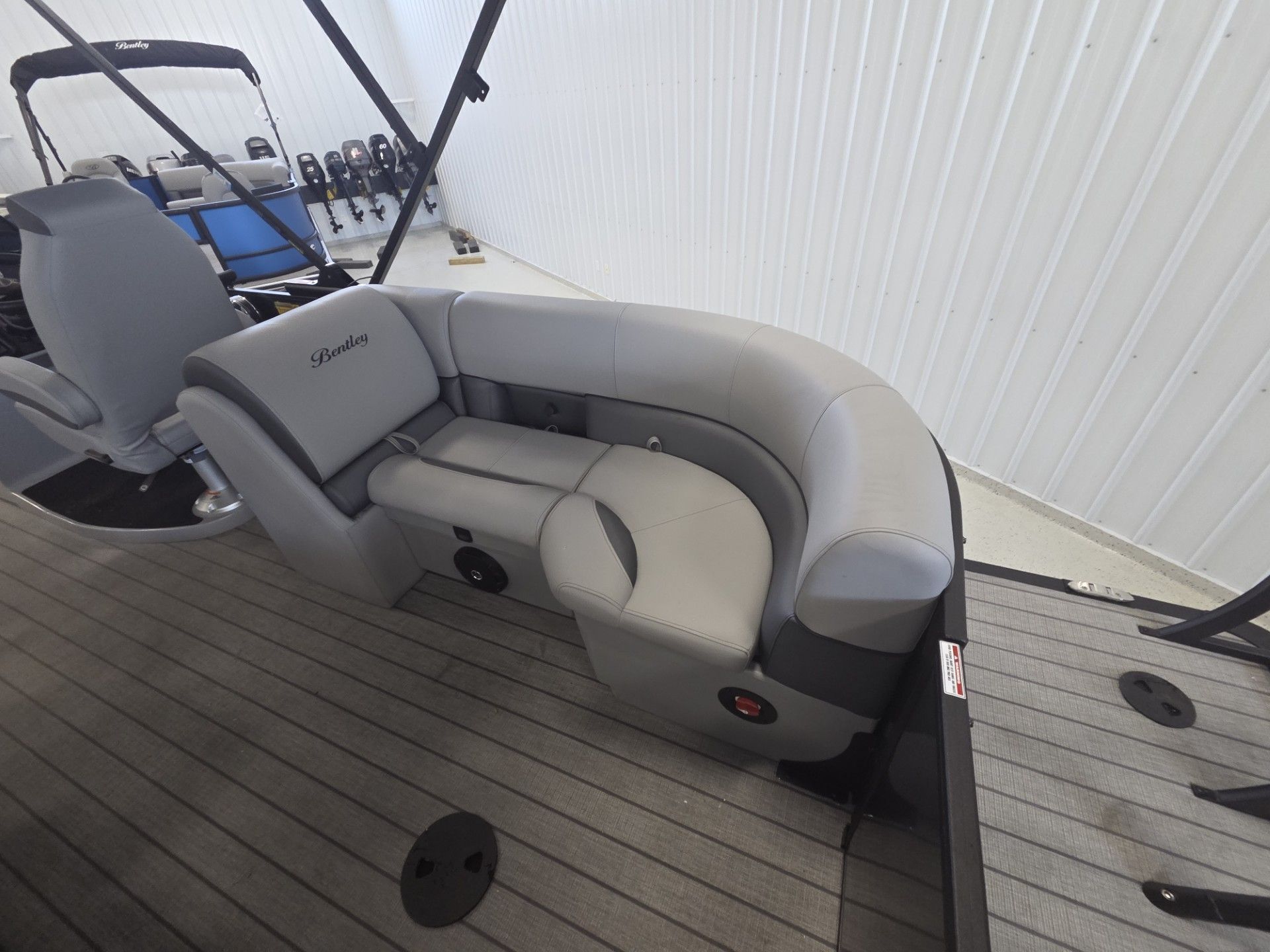 2026 Bentley Pontoons Legacy 223 Navigator - 14