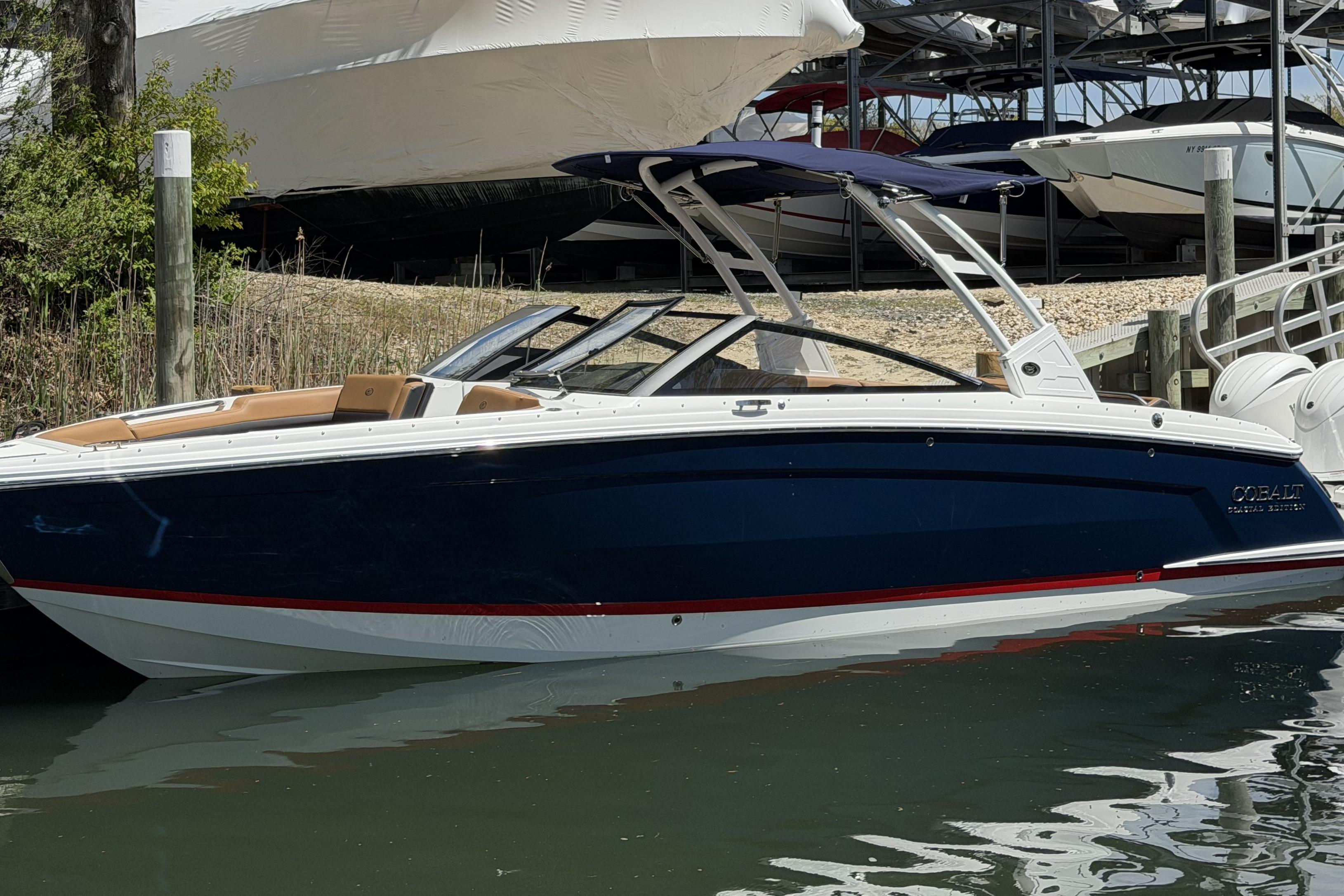 2026 Cobalt R8 Outboard