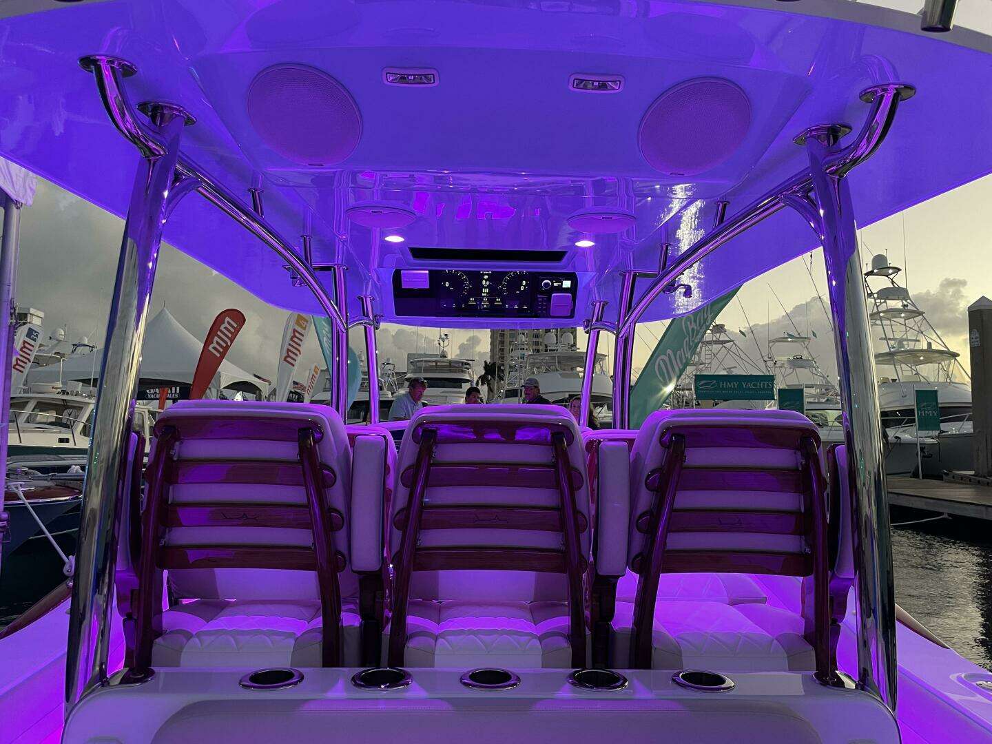 2026 Mag Bay 43 Center Console - Image 112