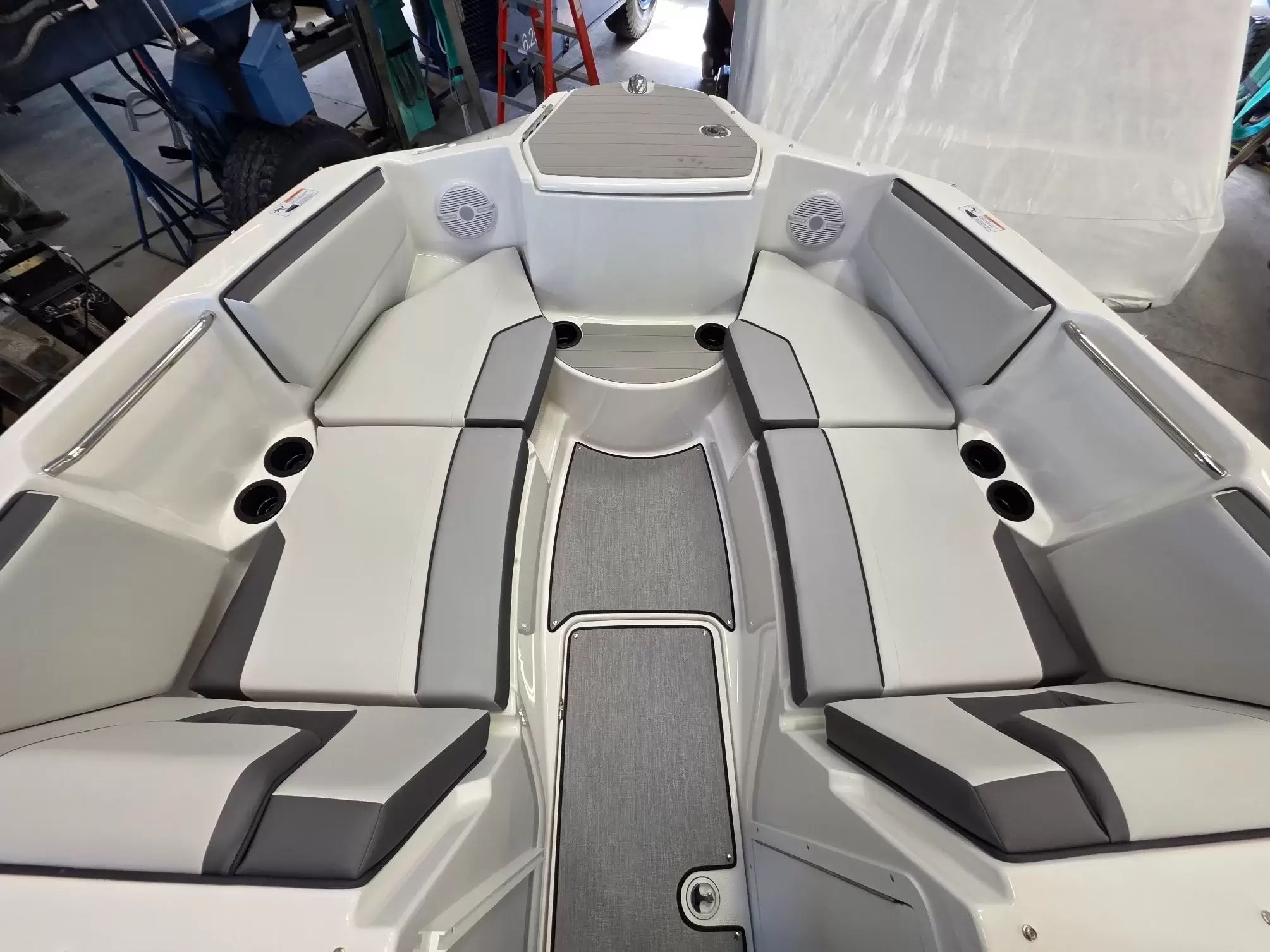 2026 Yamaha Boats AR220 - 23
