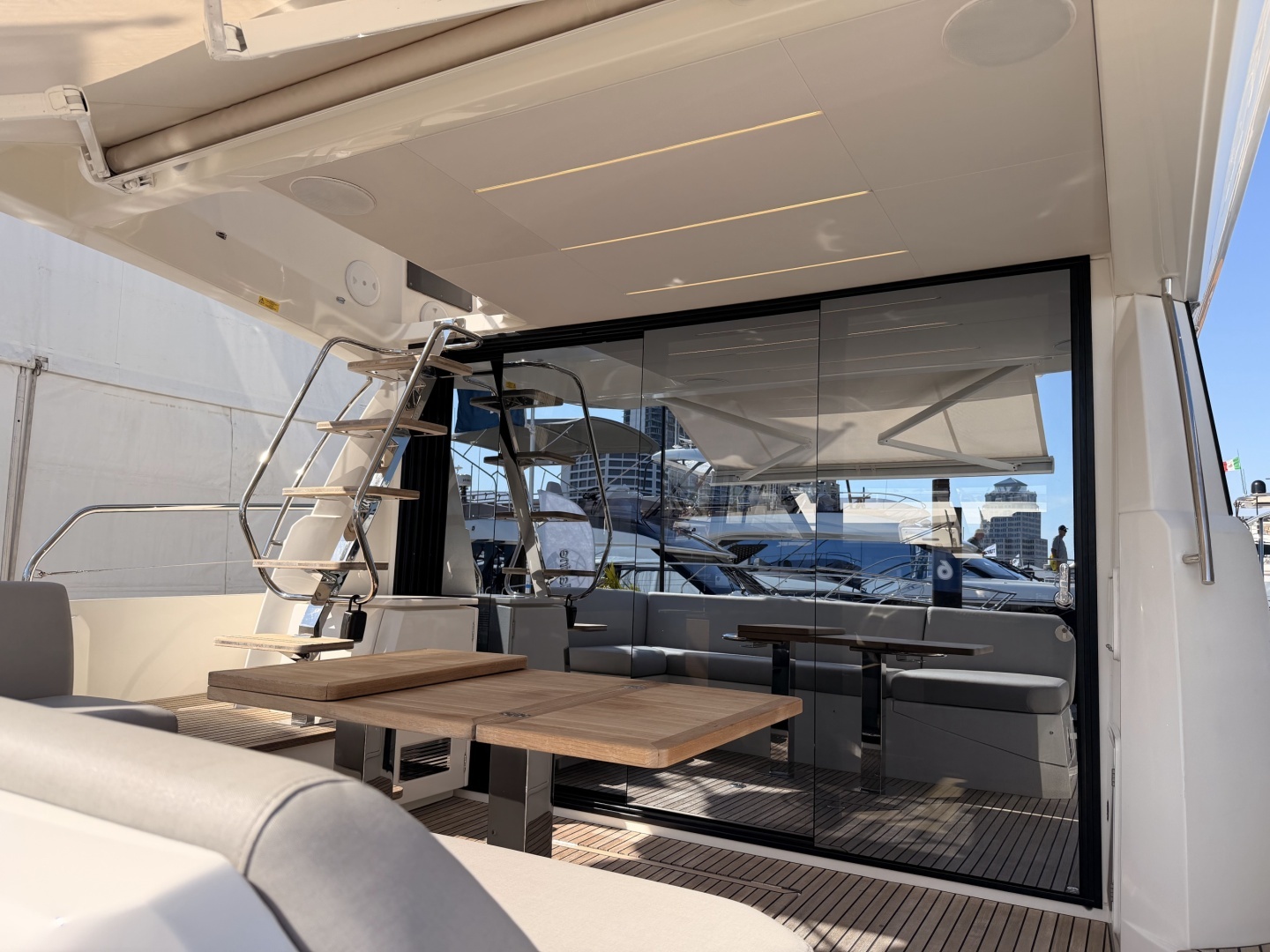 2023 Prestige 520 - Image 2