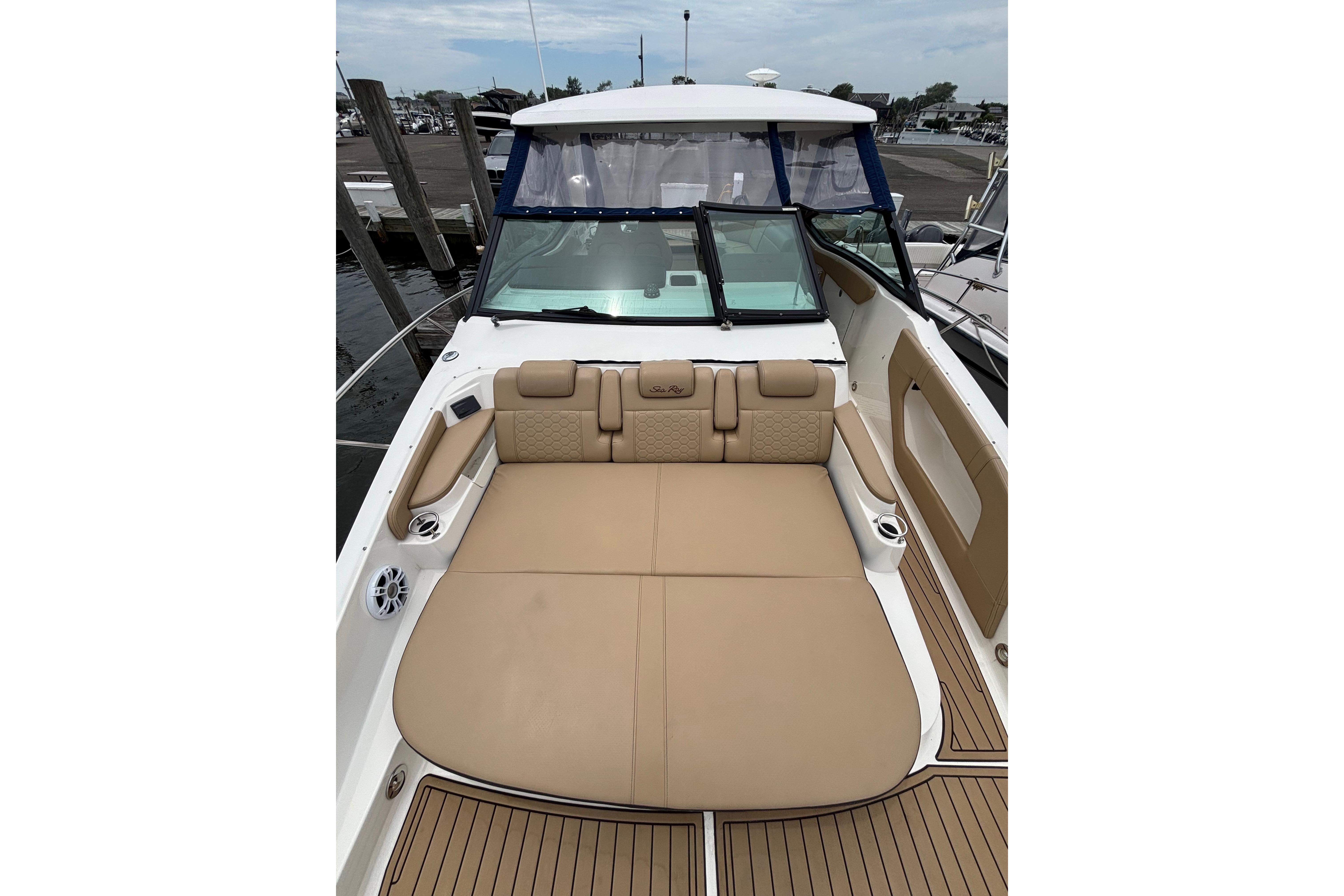 2021 Sea Ray Sundancer 320 Outboard with spacious tan seating and sleek design.