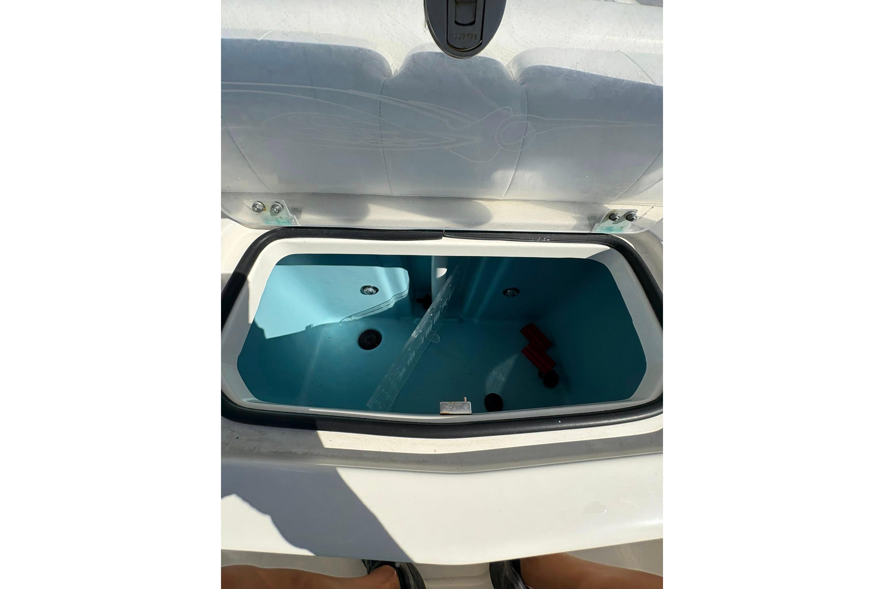 2023 Skeeter SX2550 Family boat livewell, open lid, blue interior.