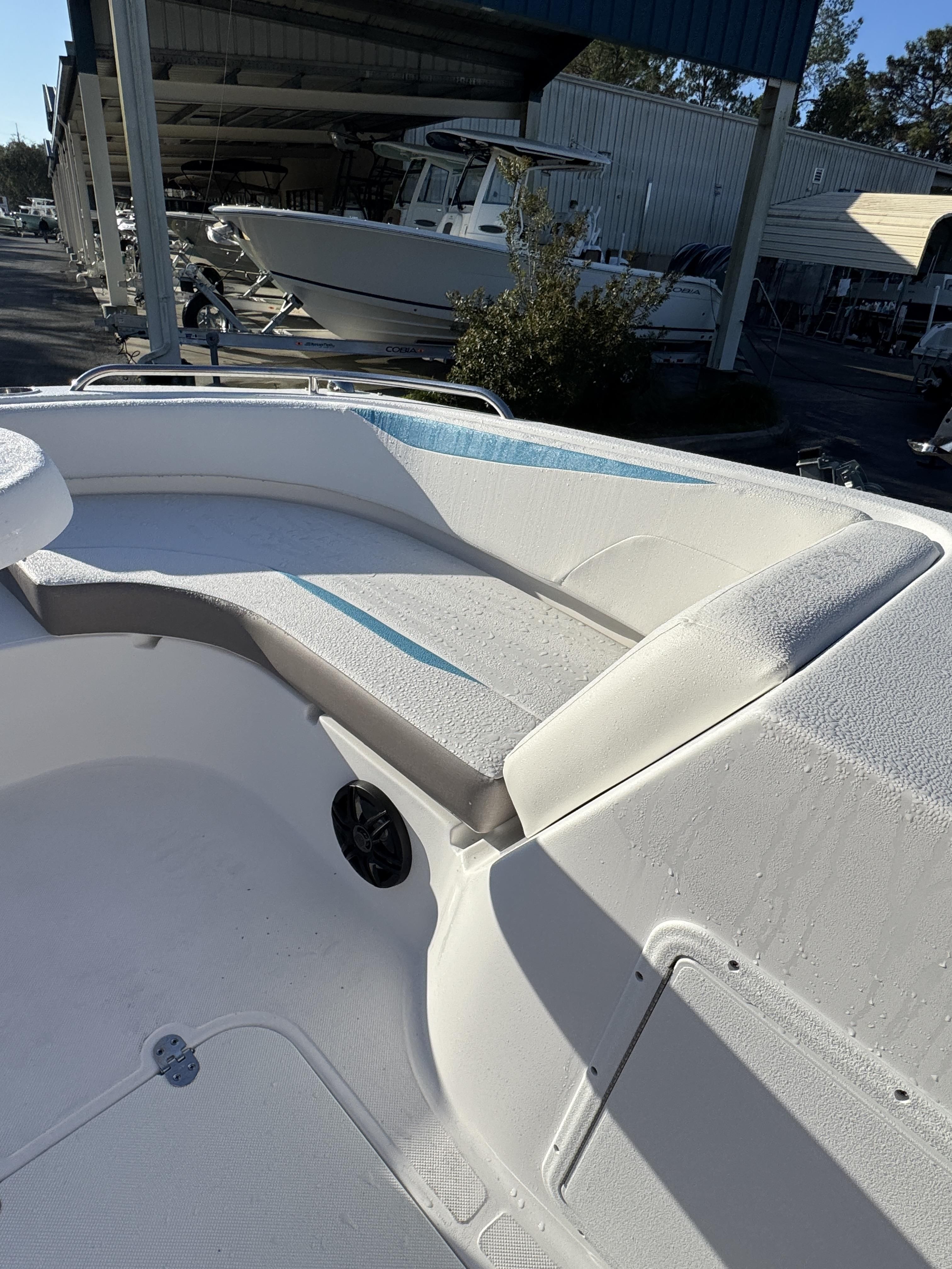 2026 Hurricane SunDeck Sport 188 OB - 30